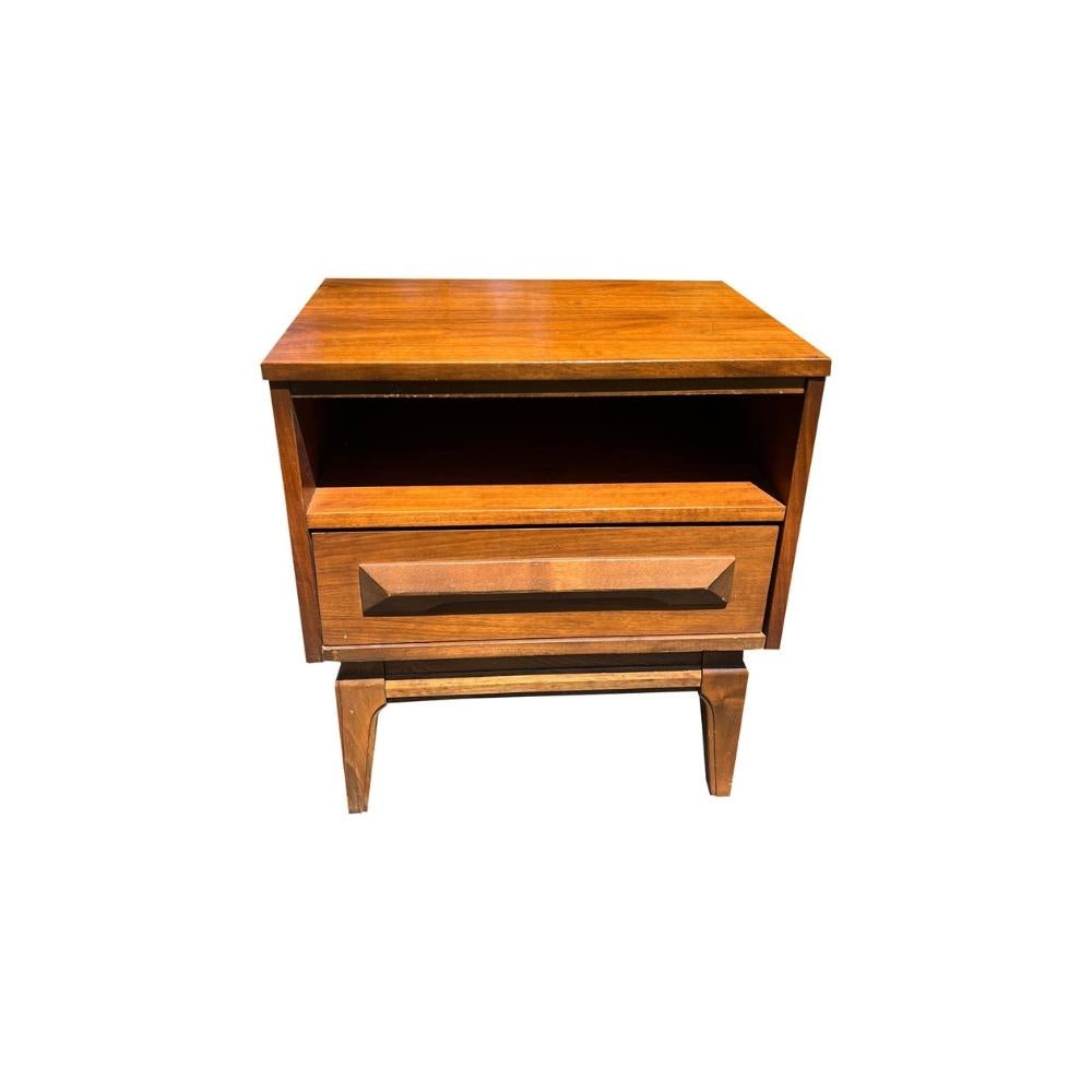 Mid-Century Modern 1970 Mid Century Modern Vintage Single Nightstand End Table en vente