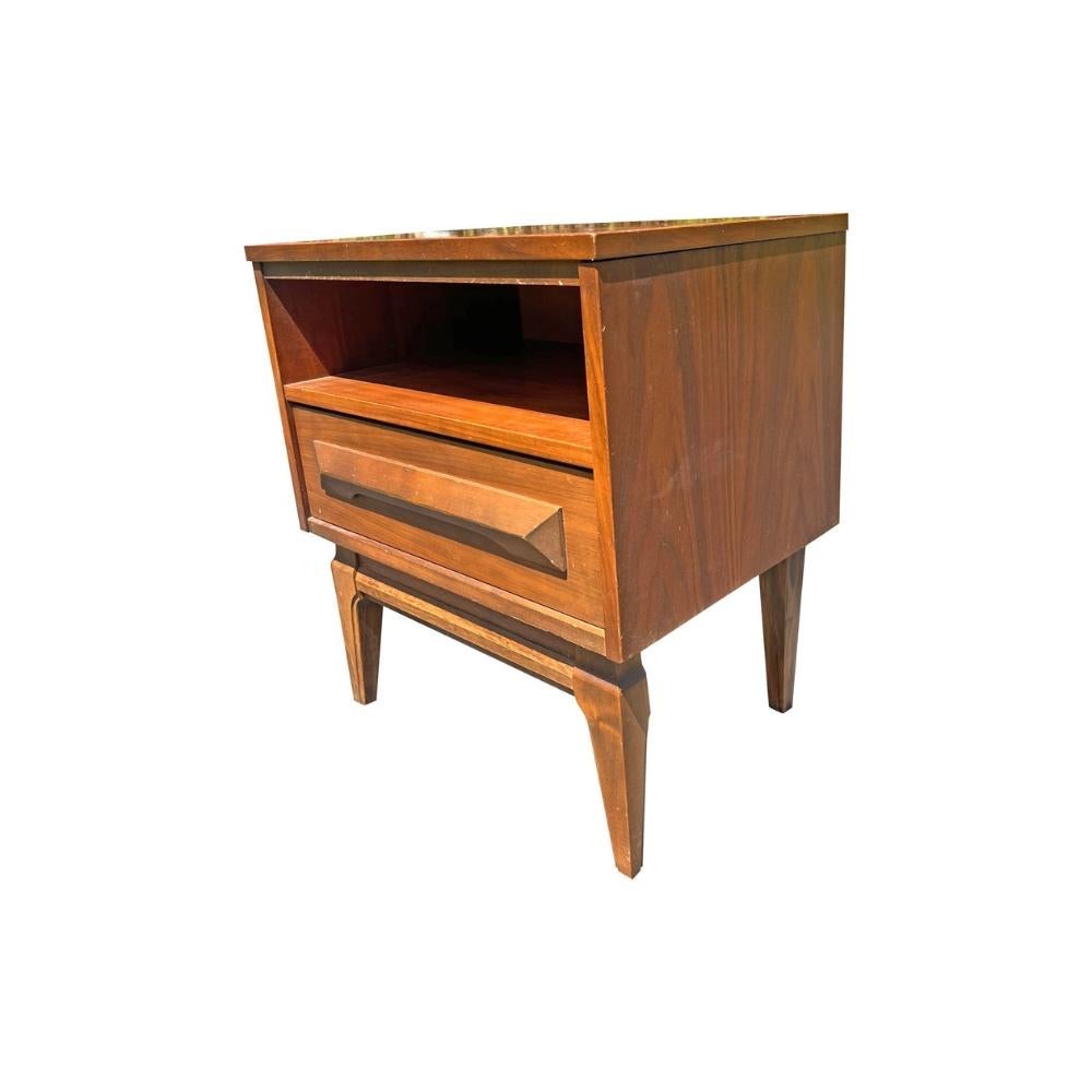 Américain 1970 Mid Century Modern Vintage Single Nightstand End Table en vente