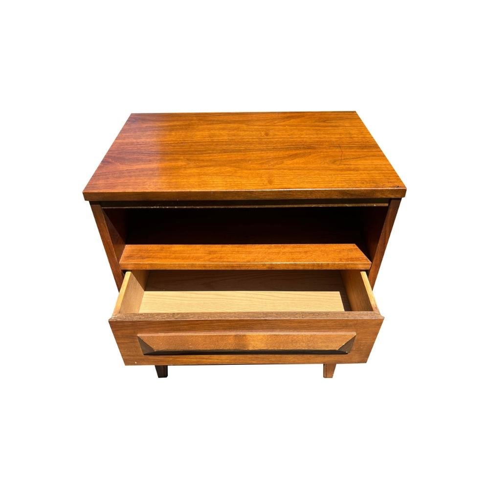 Fin du 20e siècle 1970 Mid Century Modern Vintage Single Nightstand End Table en vente