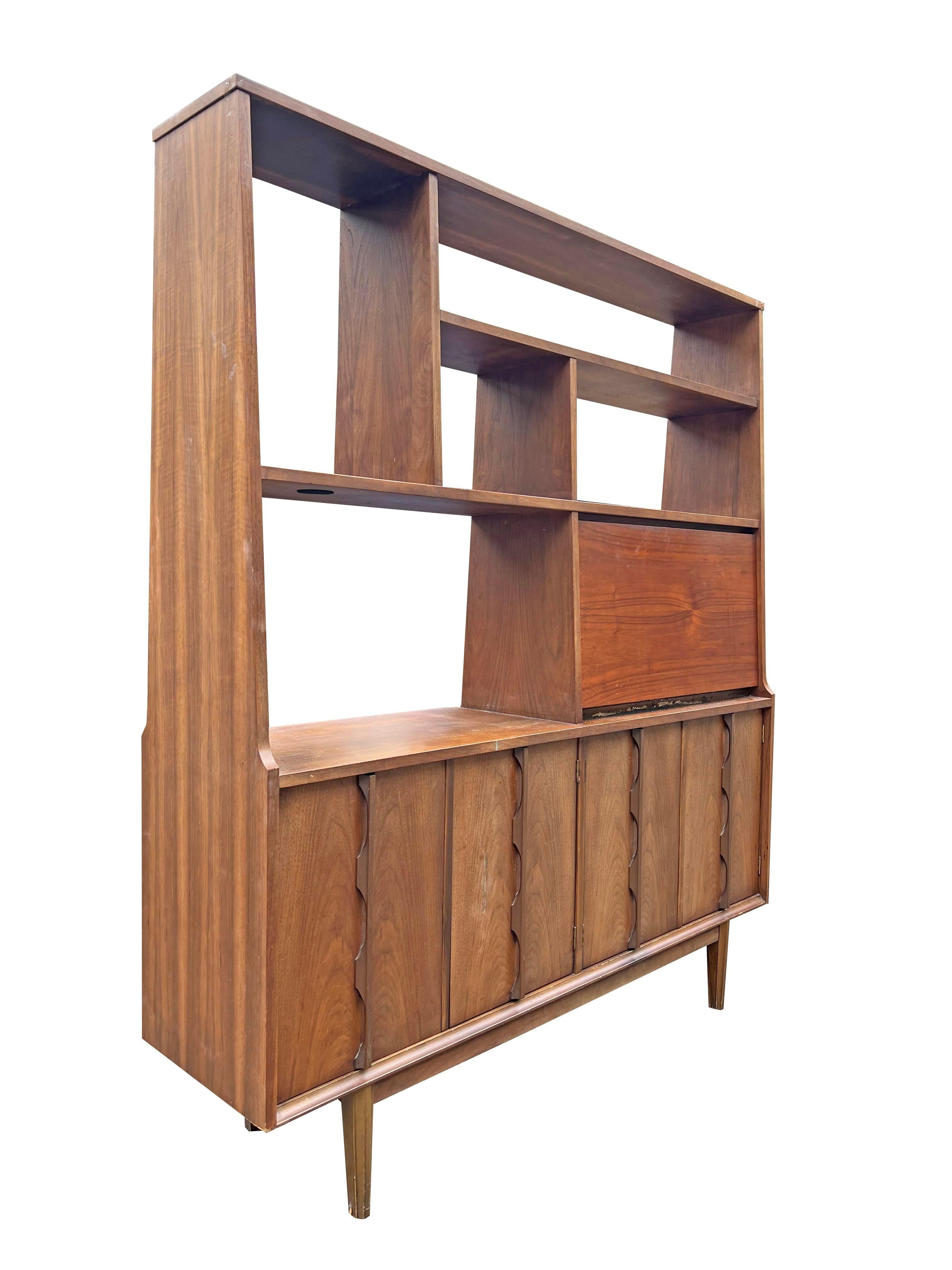 1970er Mid Century Modern Vintage Schrankwand oder Raumteiler (amerikanisch)