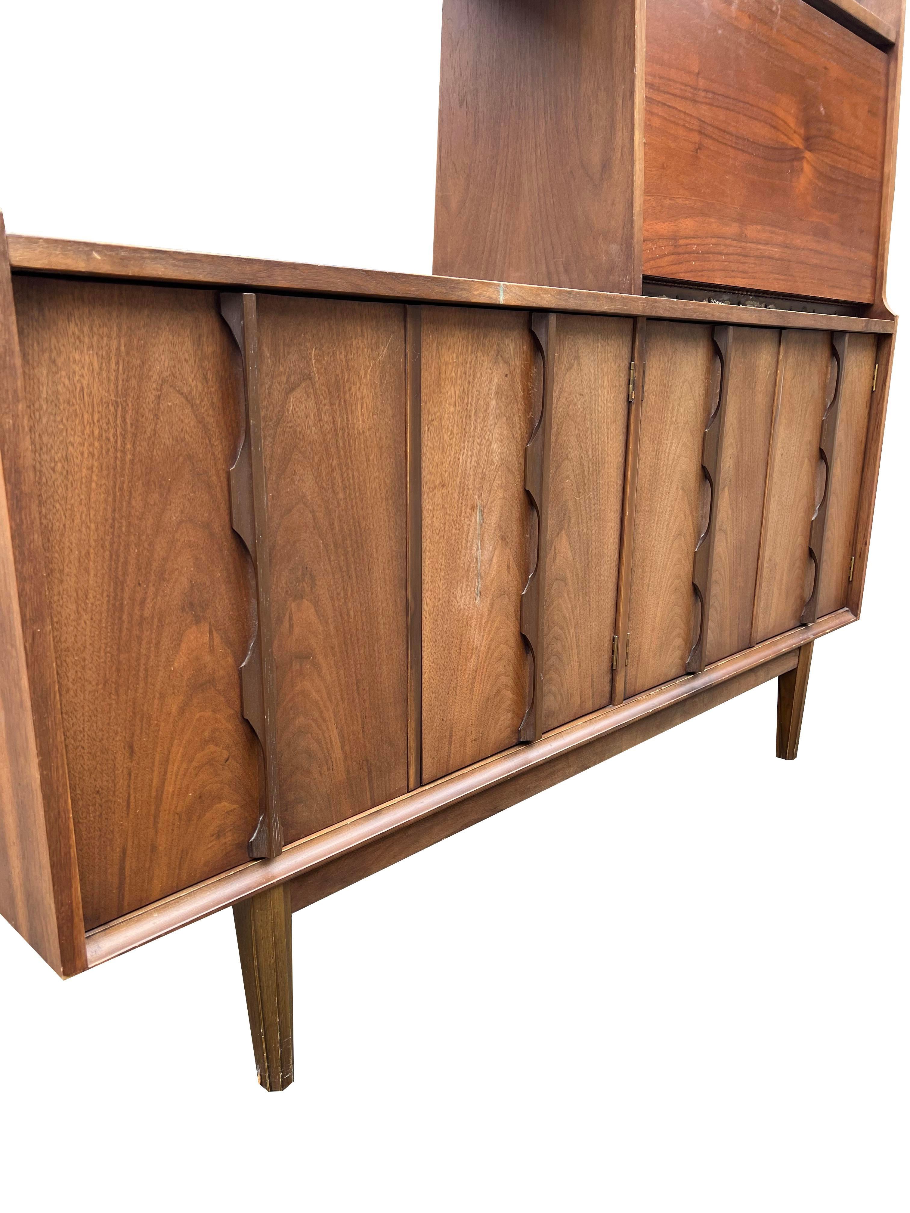 1970er Mid Century Modern Vintage Schrankwand oder Raumteiler im Zustand „Gut“ in Saddle River, NJ