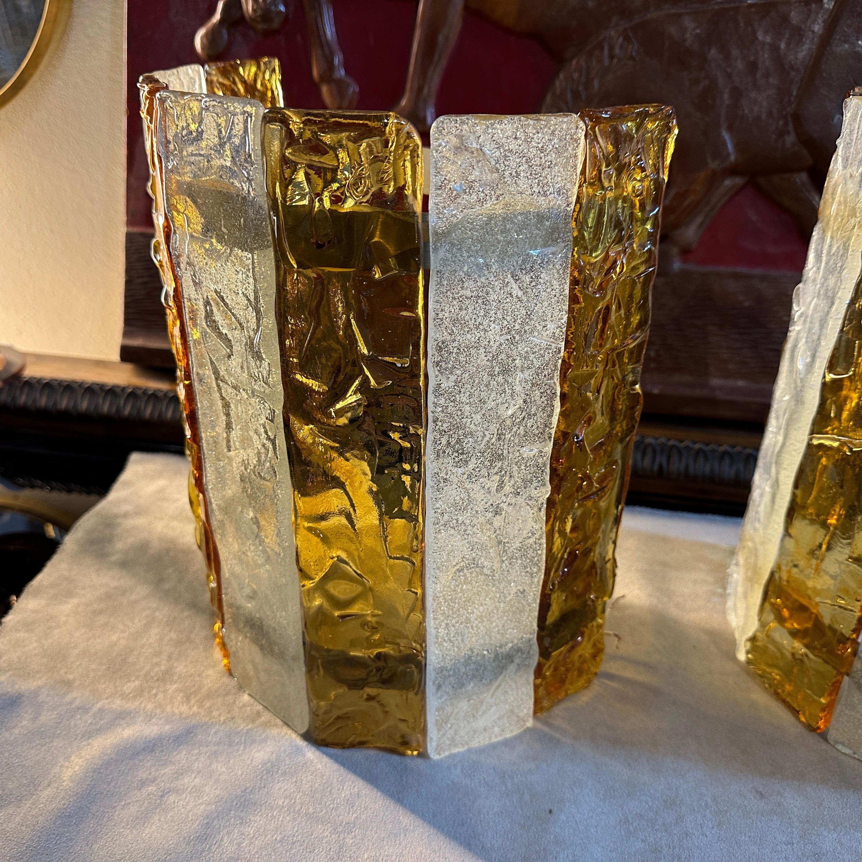 1970s Mid-Century Modern White and Yellow Murano Glass Wall Sconce by Mazzega In Good Condition In Aci Castello, IT
