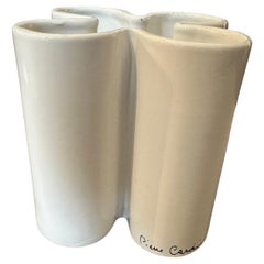 Weiße Keramikvase aus der Jahrhundertmitte 1970 von Pierre Cardin