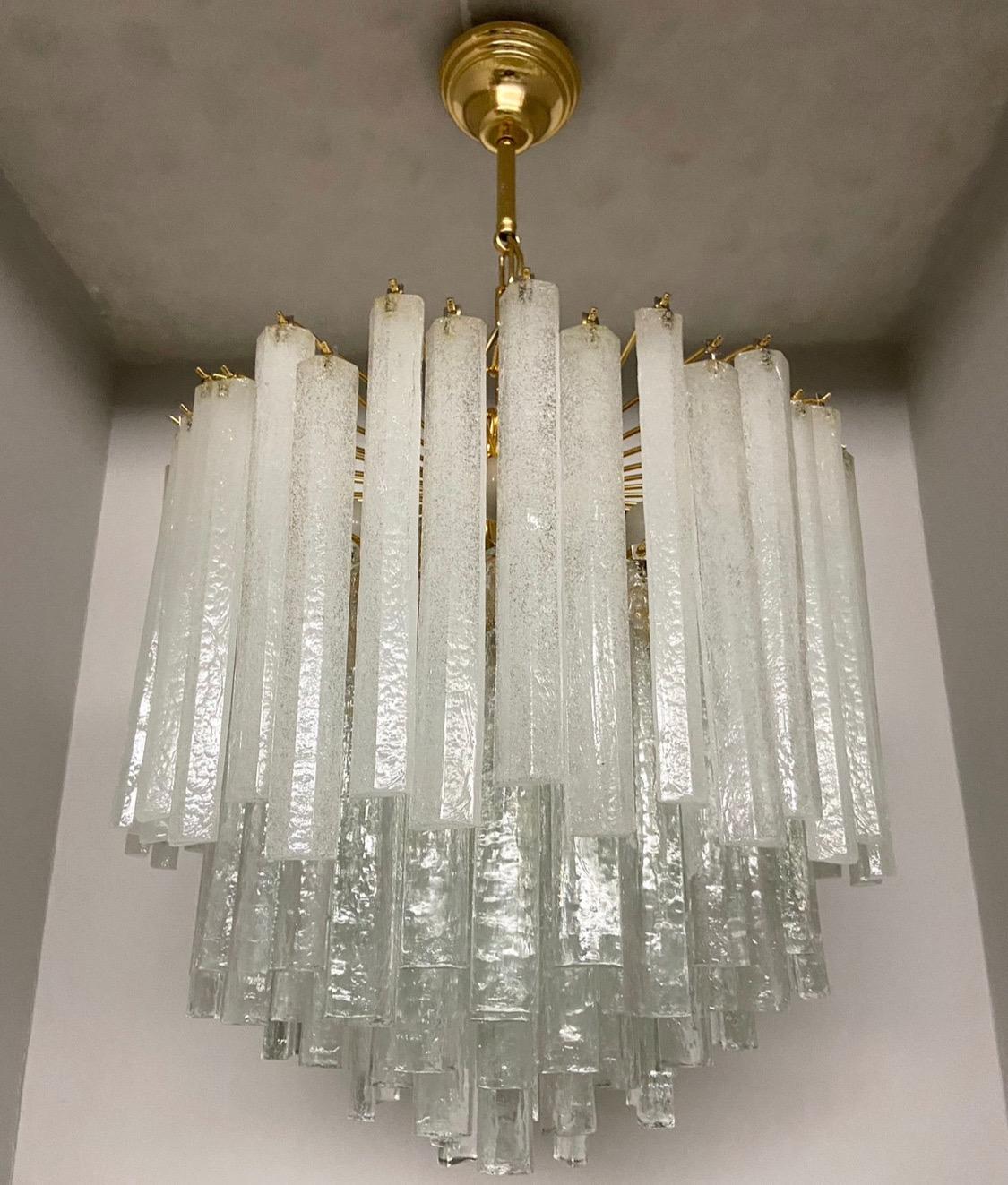 20th Century 1970s Mid-Century Modern White Murano Glass Cascade Chandelier by Mazzega For Sale