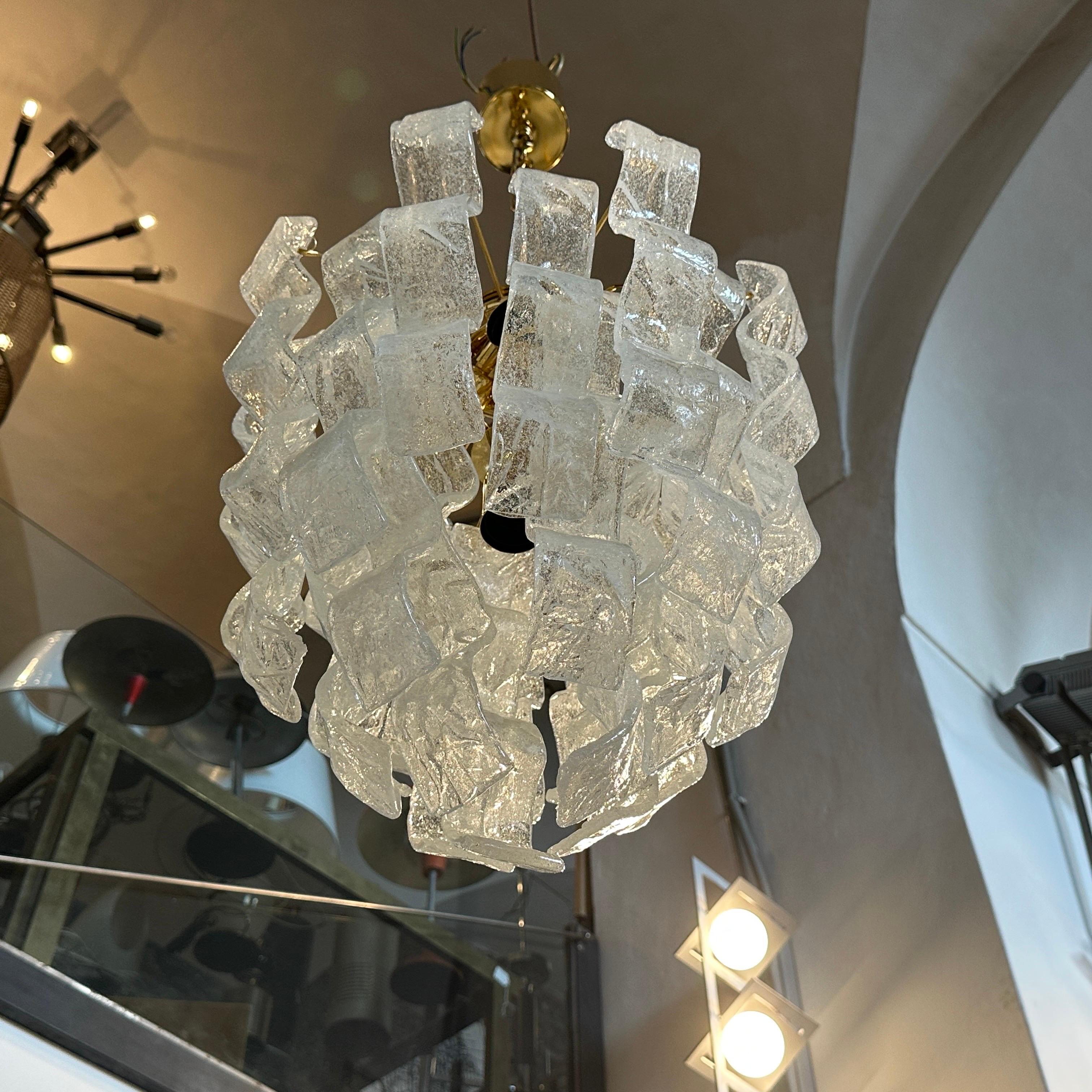 1970s Mid-Century Modern White Murano Glass Cascade Chandelier by Mazzega For Sale 2