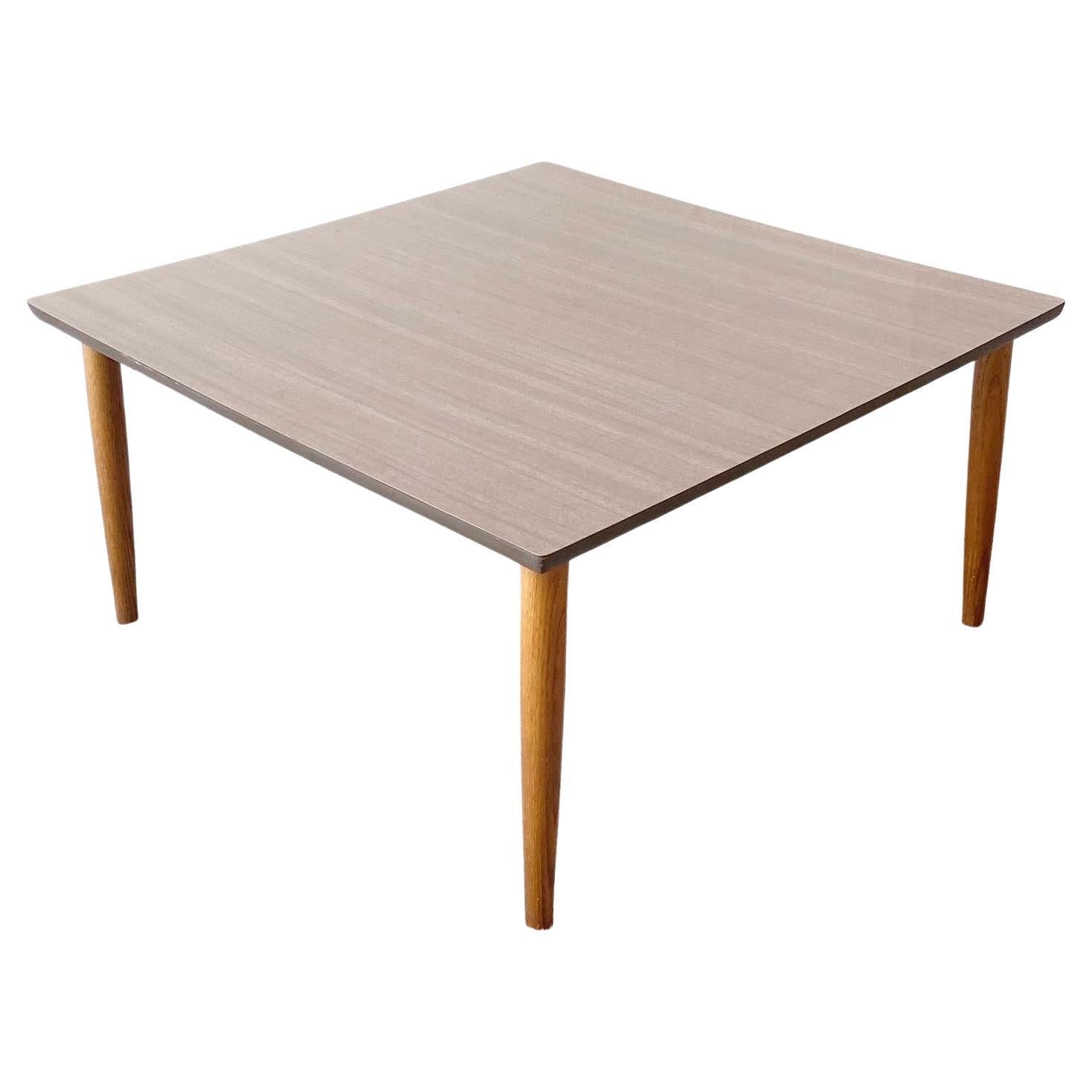 Mesa de centro de madera laminada moderna de mediados de siglo de 1970