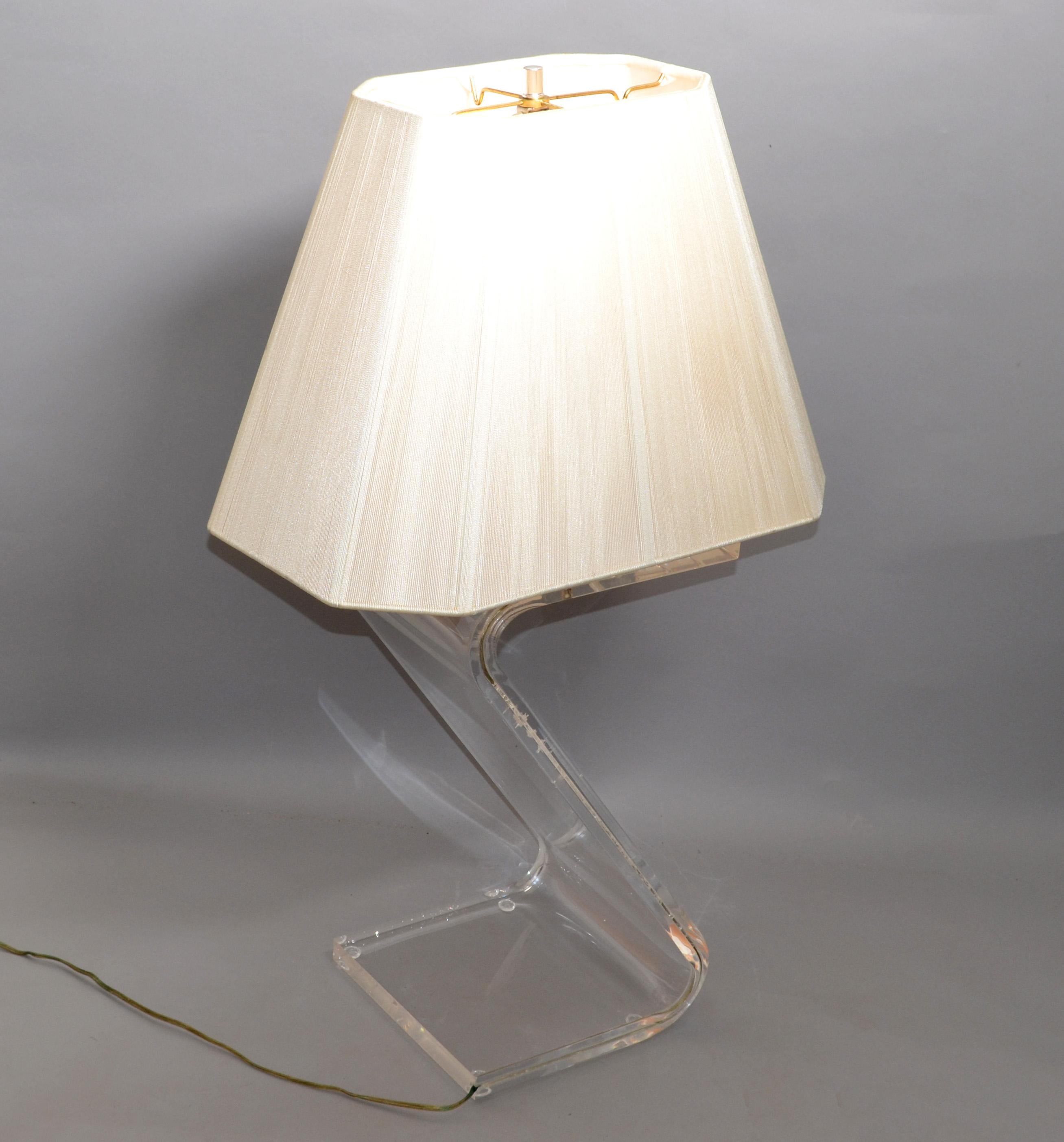1970s Mid-Century Modern Z Lucite and Chrome Floor Lamp Plissé Shade For Sale 7