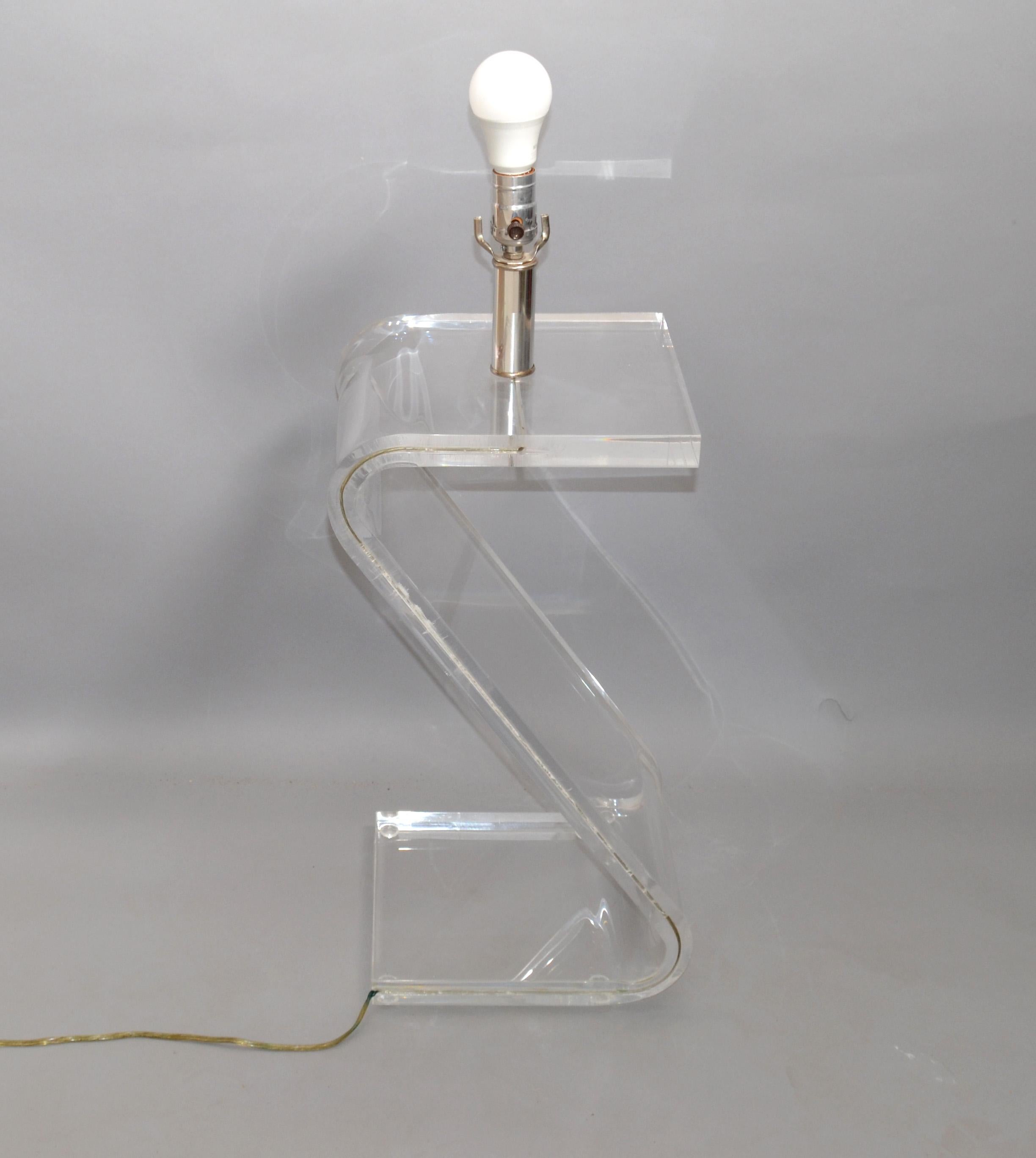 Hand-Crafted 1970s Mid-Century Modern Z Lucite and Chrome Floor Lamp Plissé Shade For Sale
