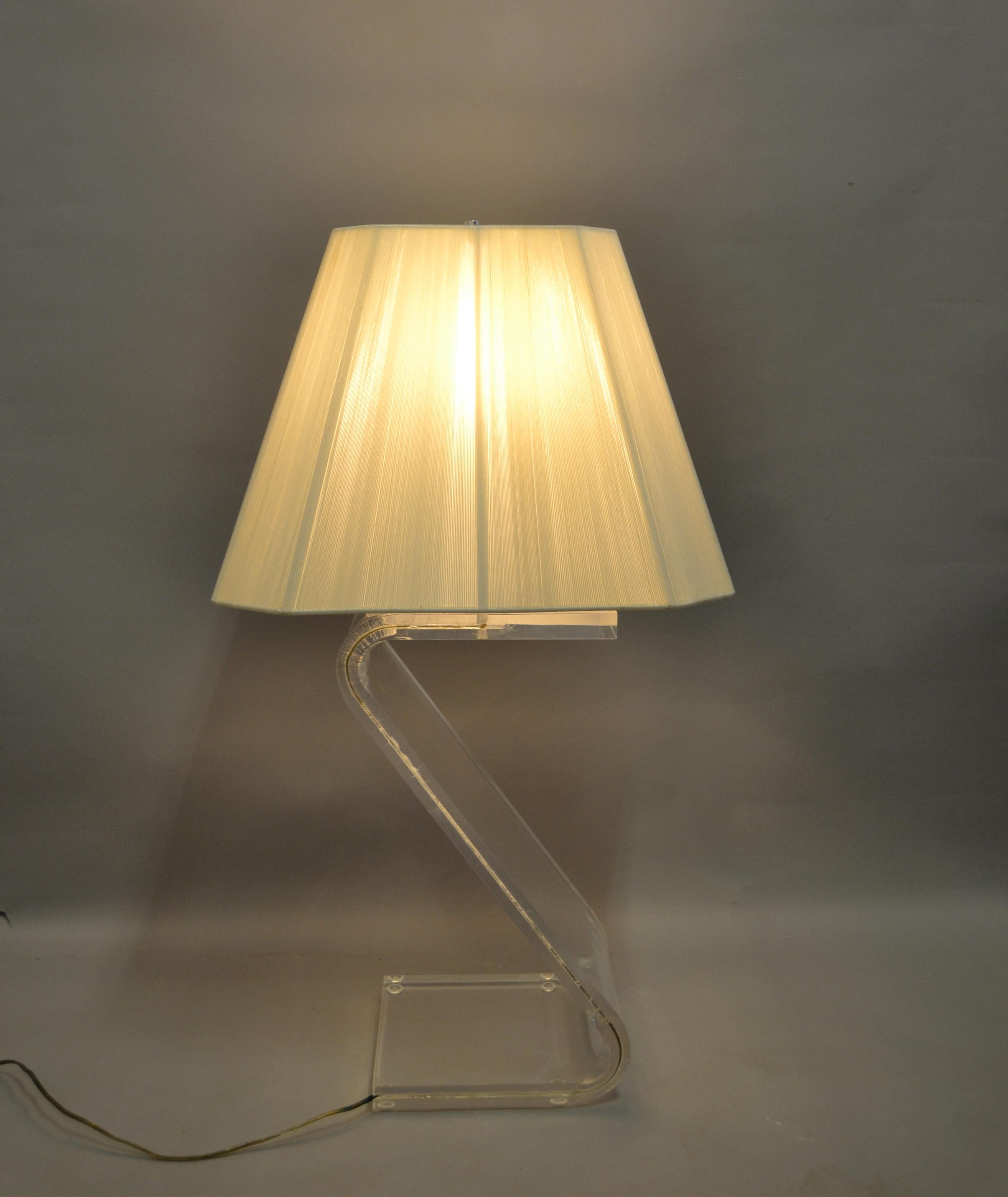 20th Century 1970s Mid-Century Modern Z Lucite and Chrome Floor Lamp Plissé Shade For Sale