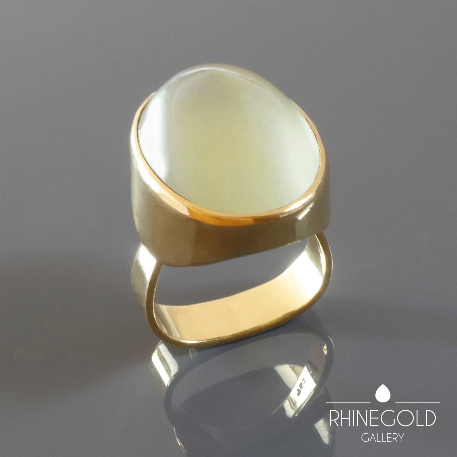 Oval Cut 1970s Mid-Century Modernist Green Moonstone Gold Cocktail Ring