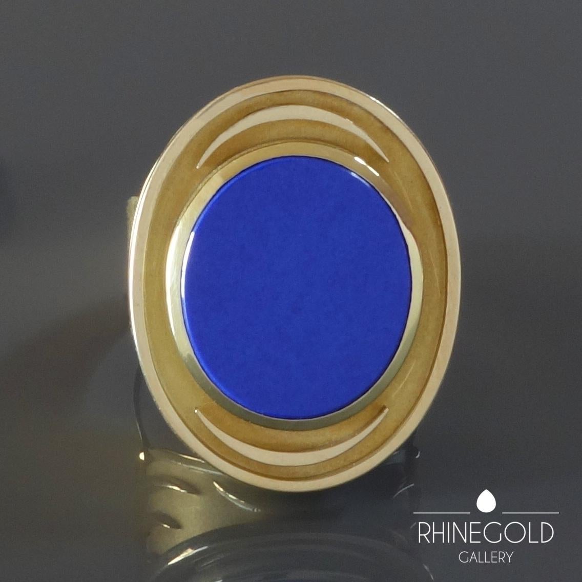 1970s Mid-Century Modernist Lapis Lazuli Gold Gents Men’s Signet Ring
14k yellow gold, lapis lazuli
Ring size: Ø  20.4 mm = EU 64  / US 10 3/4 / ASIA 22.5
Ring head 2.75 cm by 2.2 cm (approx. 1 1/16” by 7/8”
Weight approx. 13.8 grams
Marks: gold