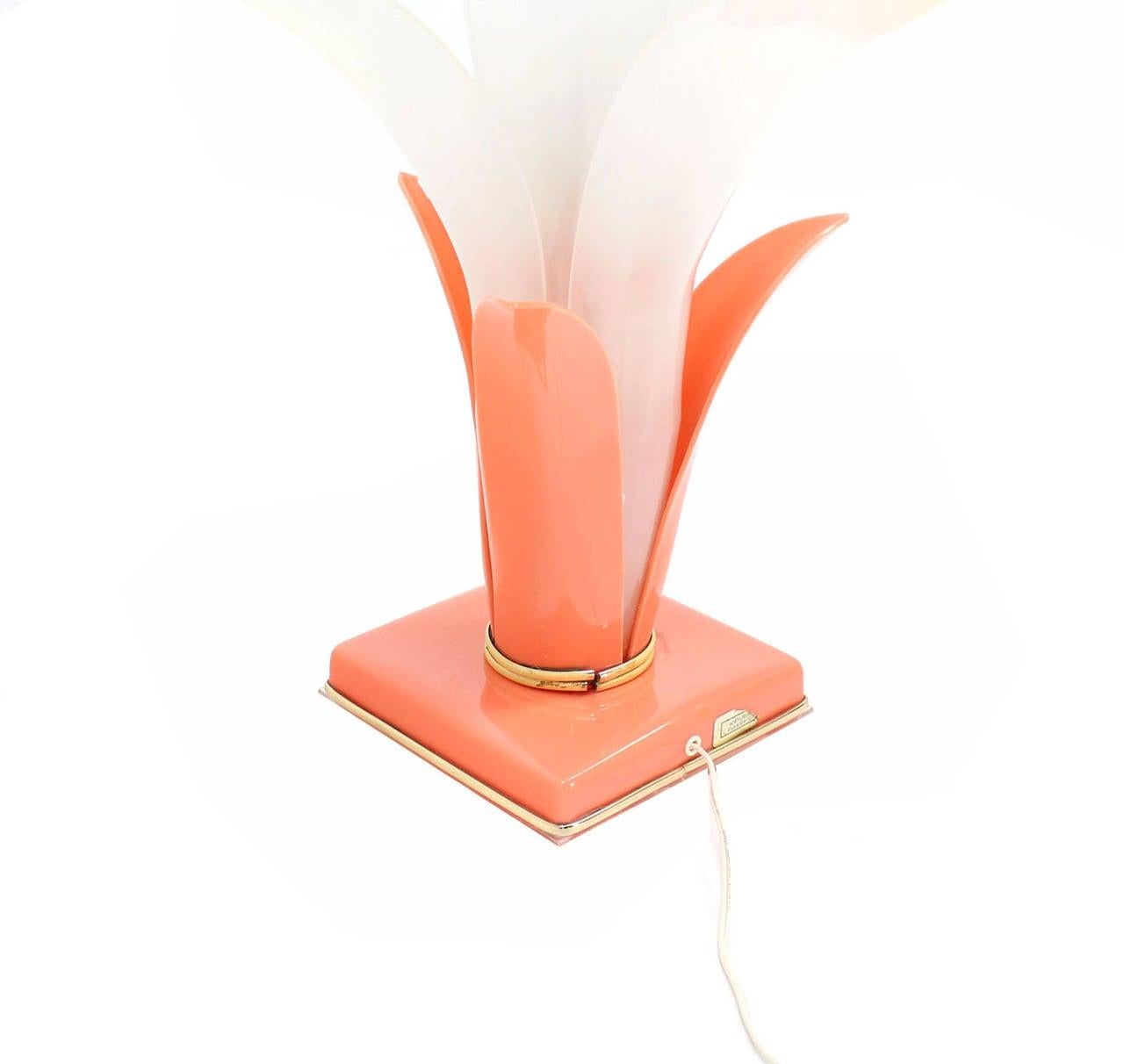 1970 Mid Century Molded Bent White Acrylic Lotus Petal Flower Table Lamp MINT ! en vente 2