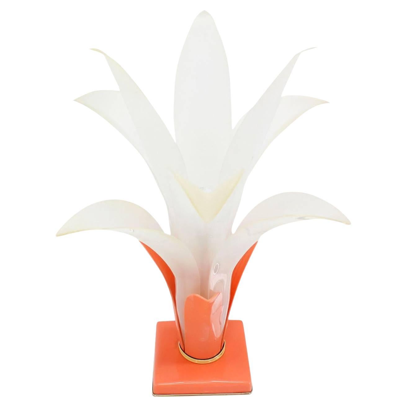 1970 Mid Century Molded Bent White Acrylic Lotus Petal Flower Table Lamp MINT ! en vente