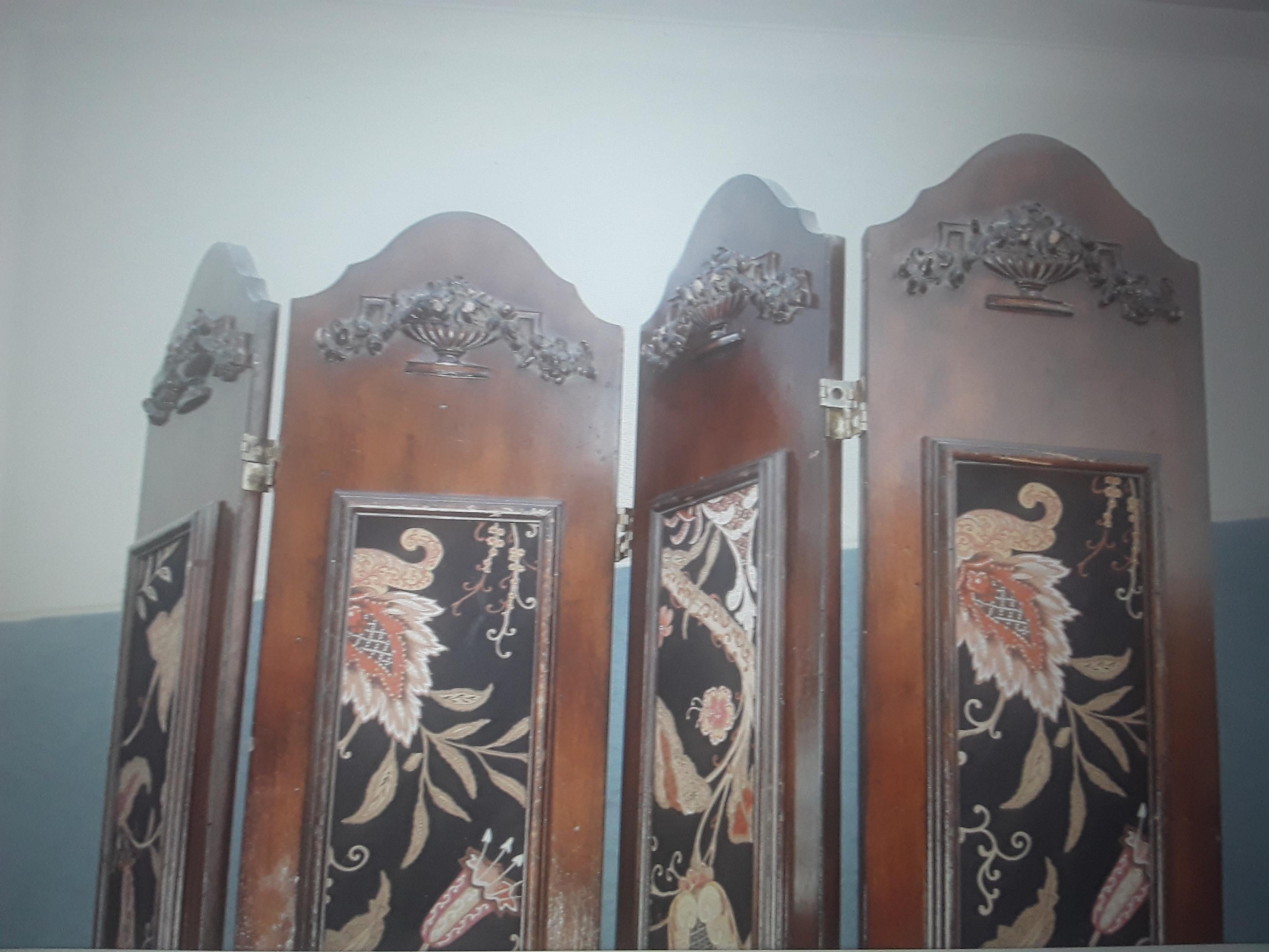 1970's Mid Century Neoclassical 4 Panel Room Dividing Screen - Carved Wood For Sale 4