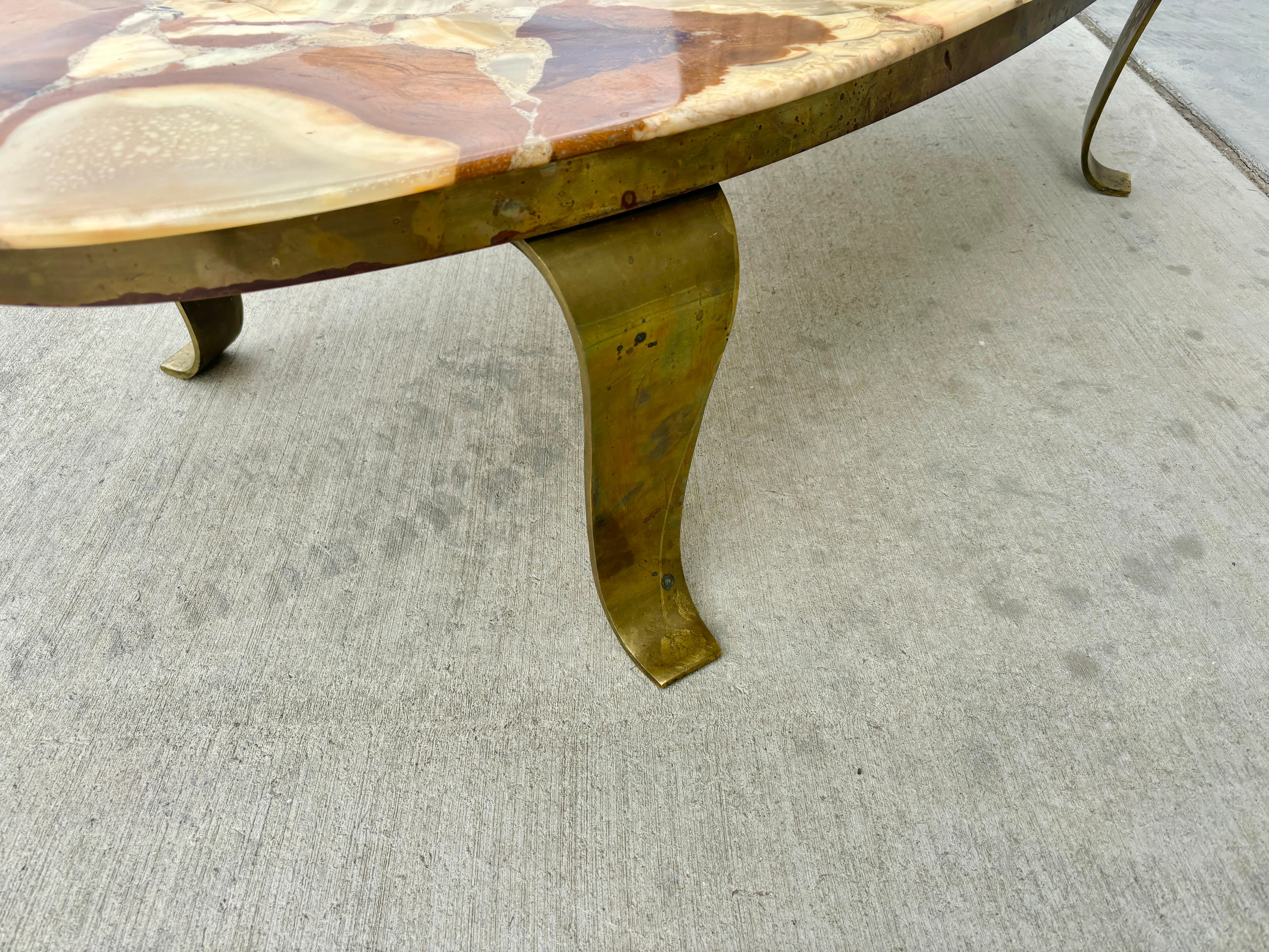 Mesa baja de ónice y latón de mediados de la década de 1970 de Arturo Pani para Muller en venta 6