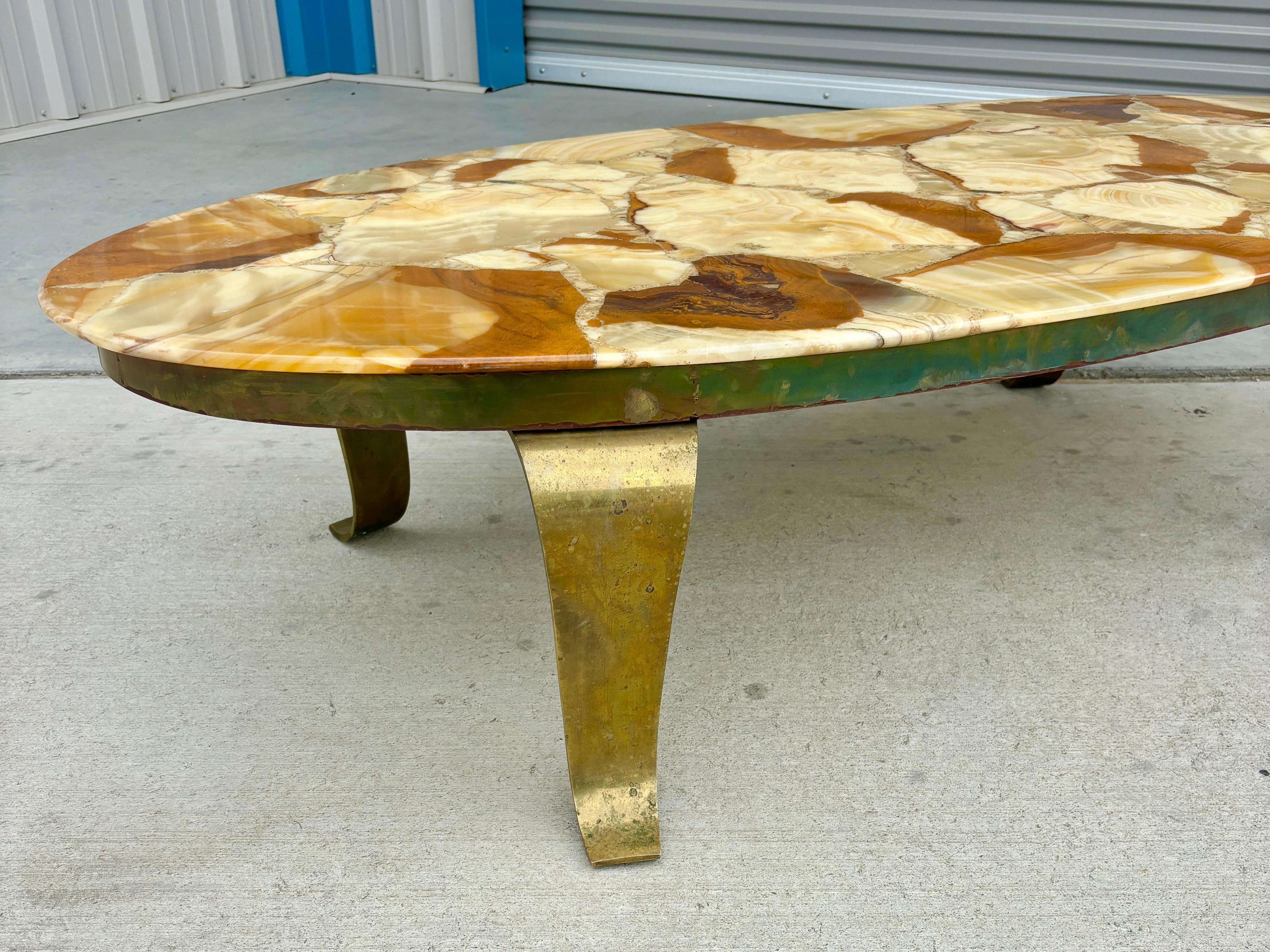 Mesa baja de ónice y latón de mediados de la década de 1970 de Arturo Pani para Muller Mexicano en venta