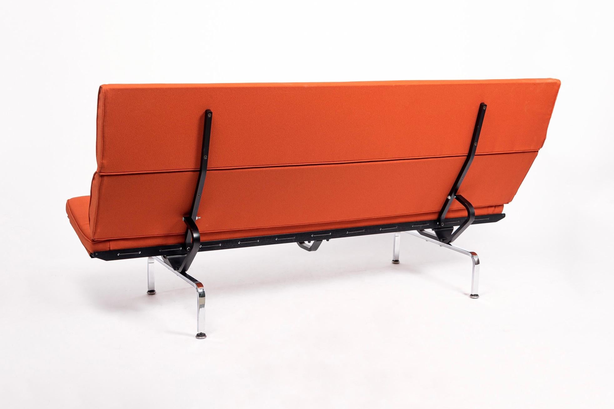 1970s Midcentury Orange Sofa Compact by Charles & Ray Eames for Herman Miller In Good Condition In Detroit, MI