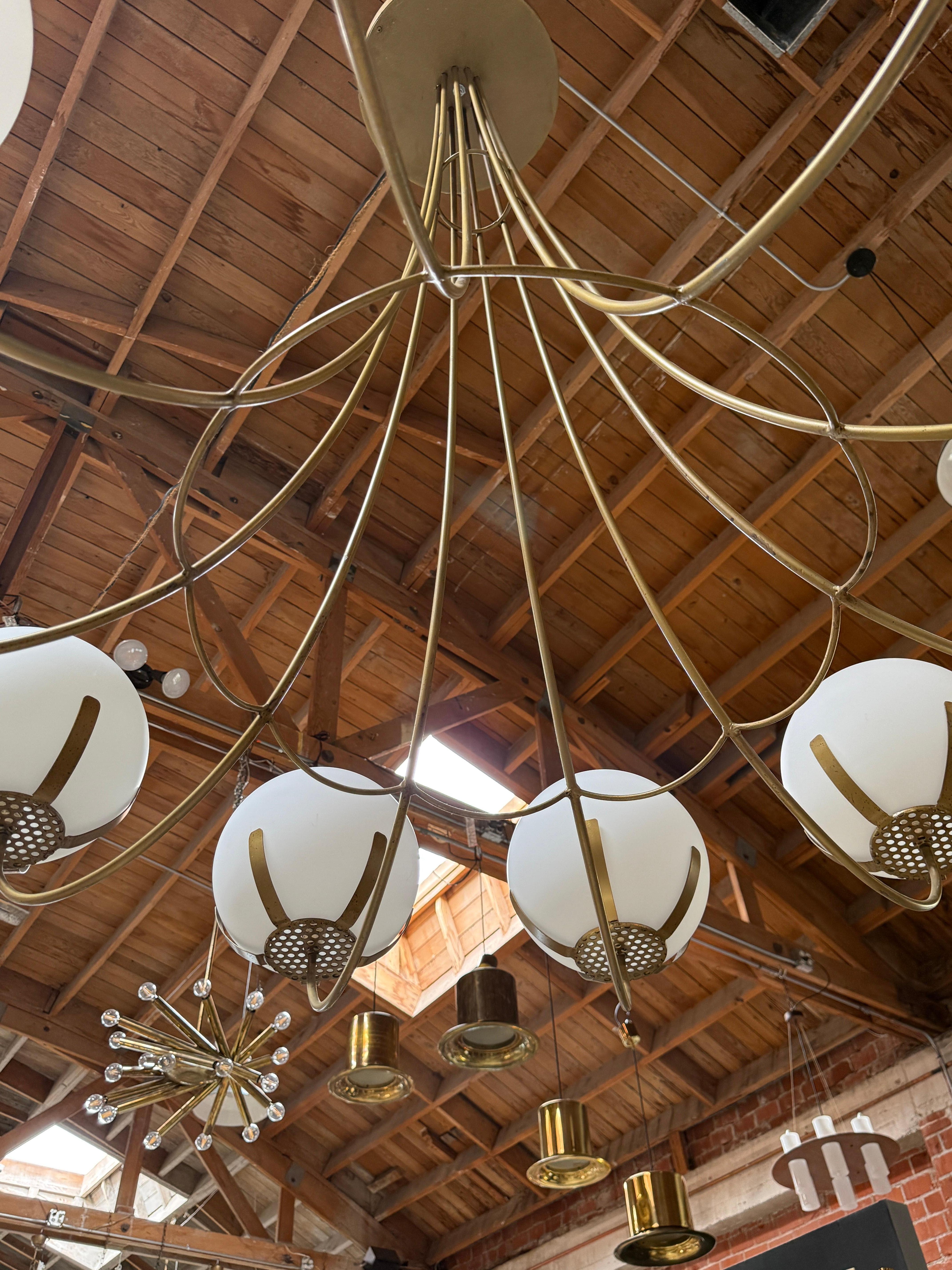 1970 Mid Century Oversize Italian Chandelier en vente 3