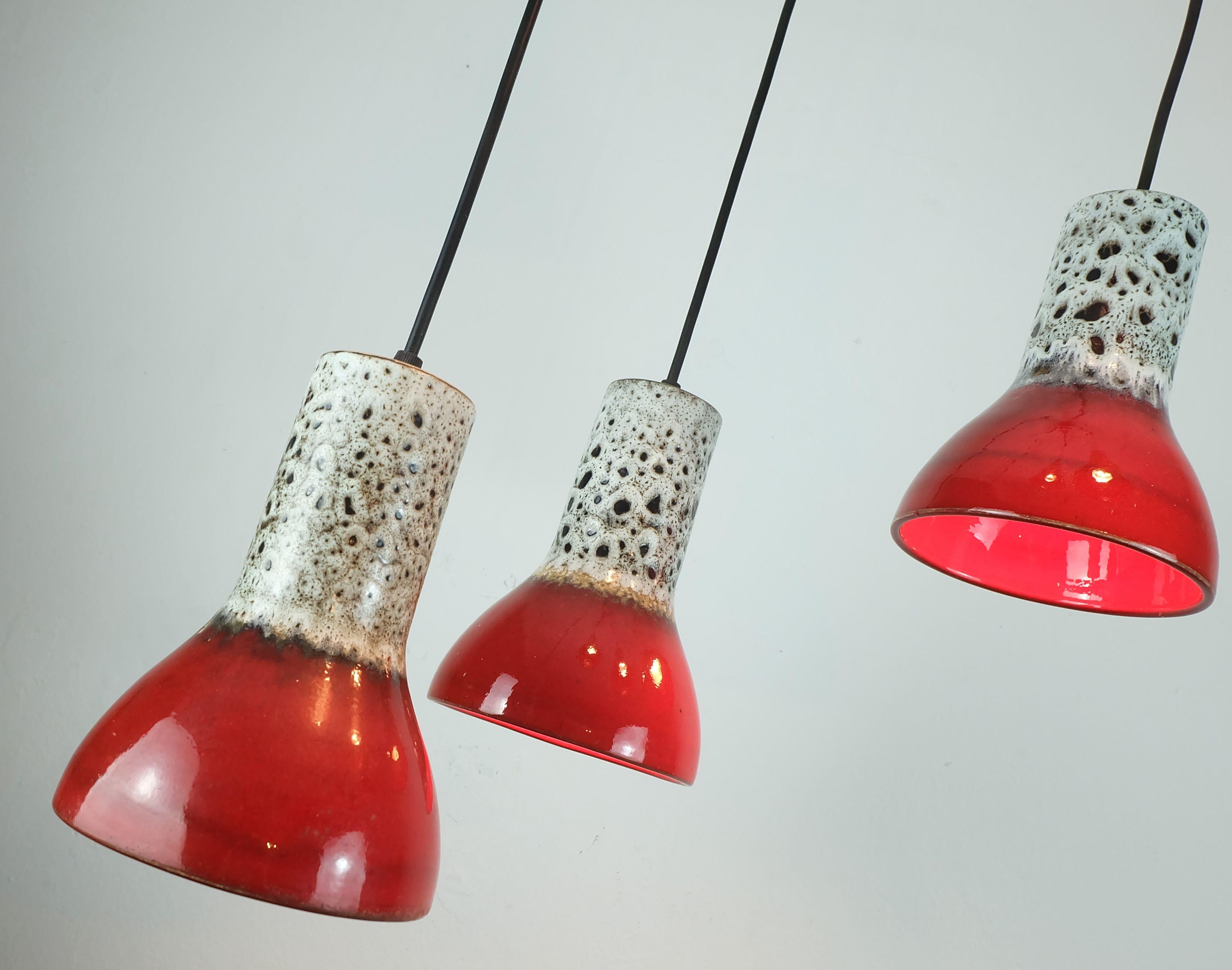 1970s mediados de siglo PENDANT LIGHT Lámpara de 5 luces en cascada con sha de cerámica de lava gorda en venta 1