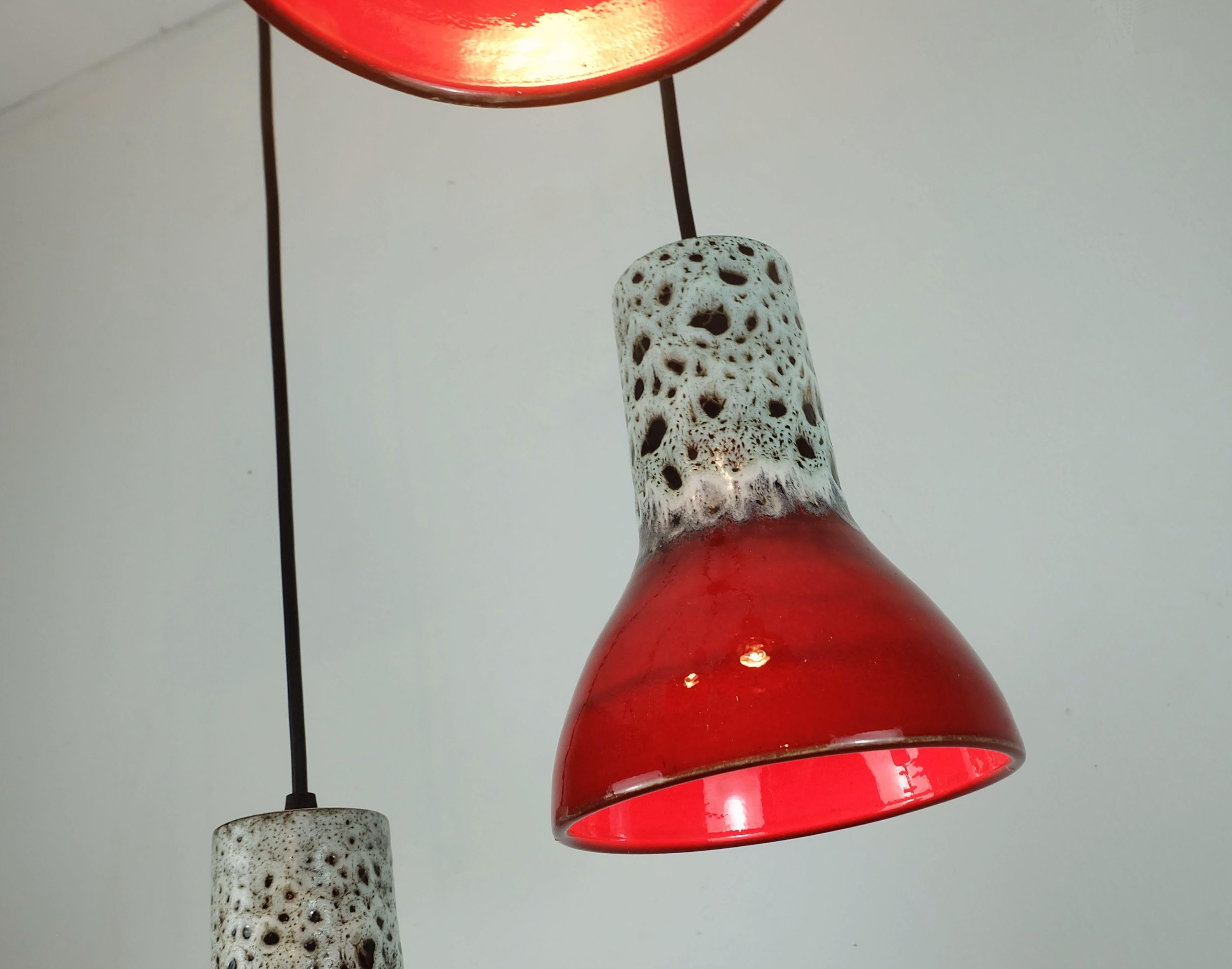 1970s mediados de siglo PENDANT LIGHT Lámpara de 5 luces en cascada con sha de cerámica de lava gorda en venta 2