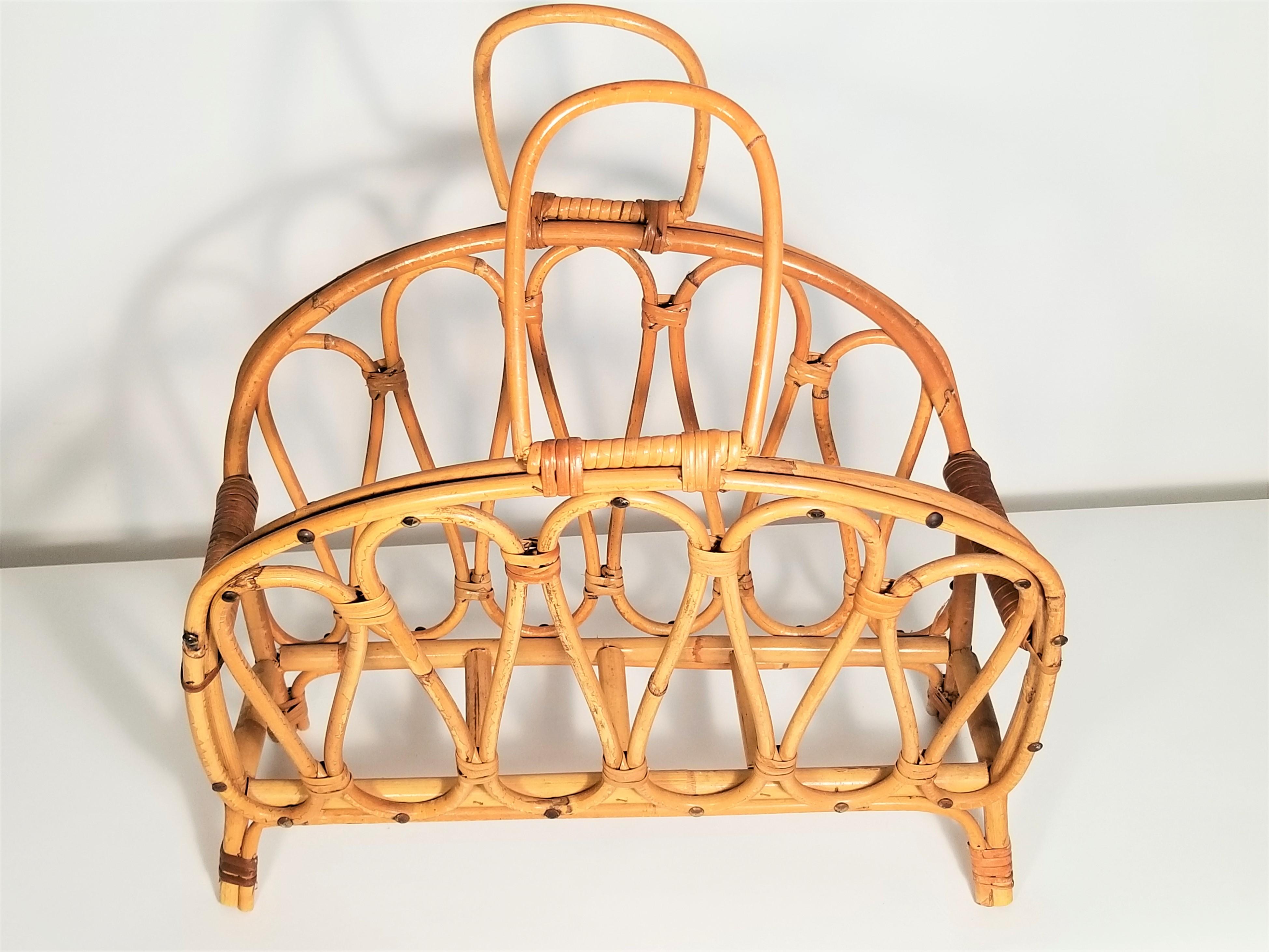 1970s Midcentury Rattan Magazine Rack Style of Franco Albini In Good Condition For Sale In New York, NY