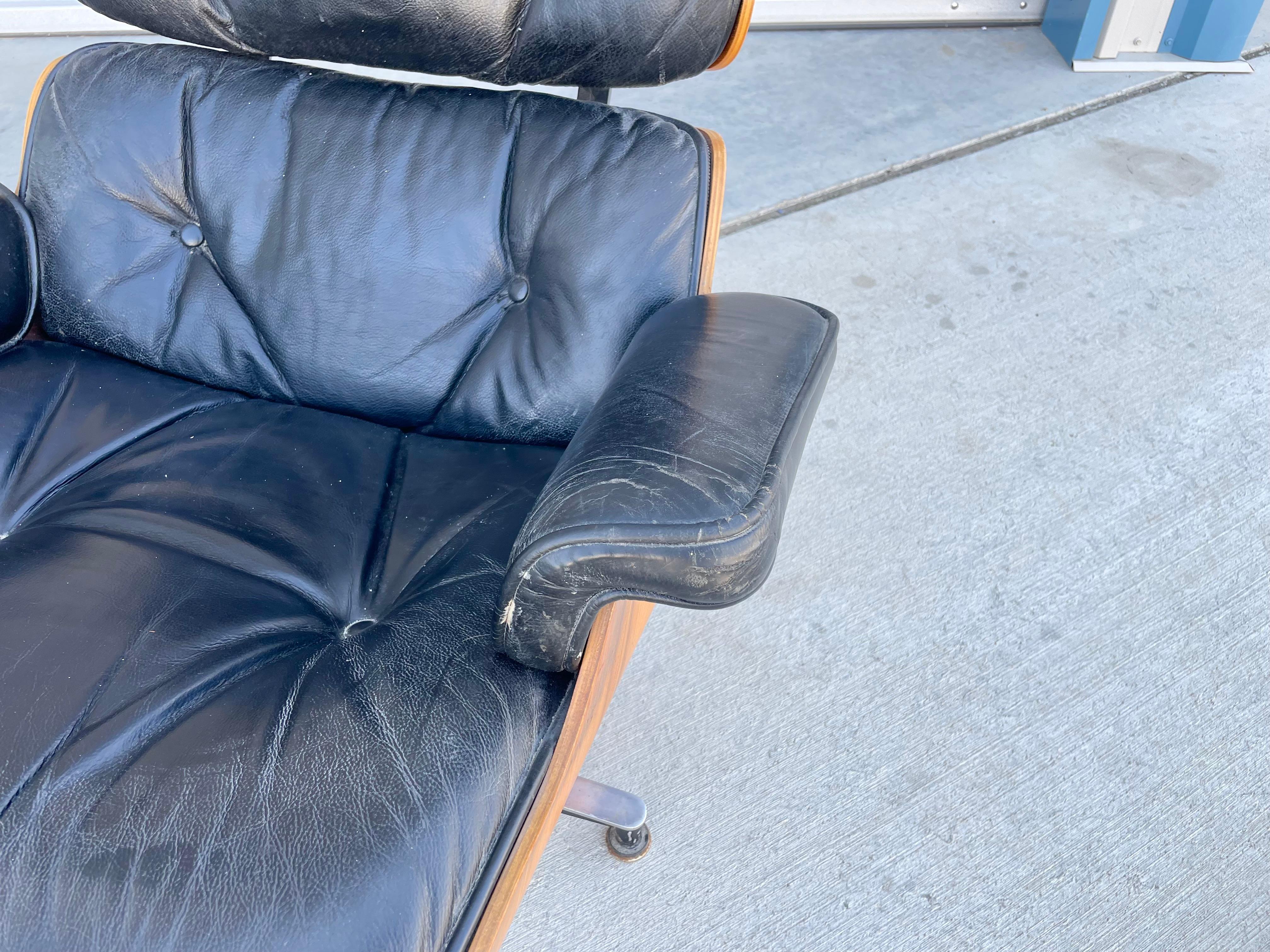 1970s Mid Century Recliner Chair and Ottoman Styled After Herman Miller For Sale 4