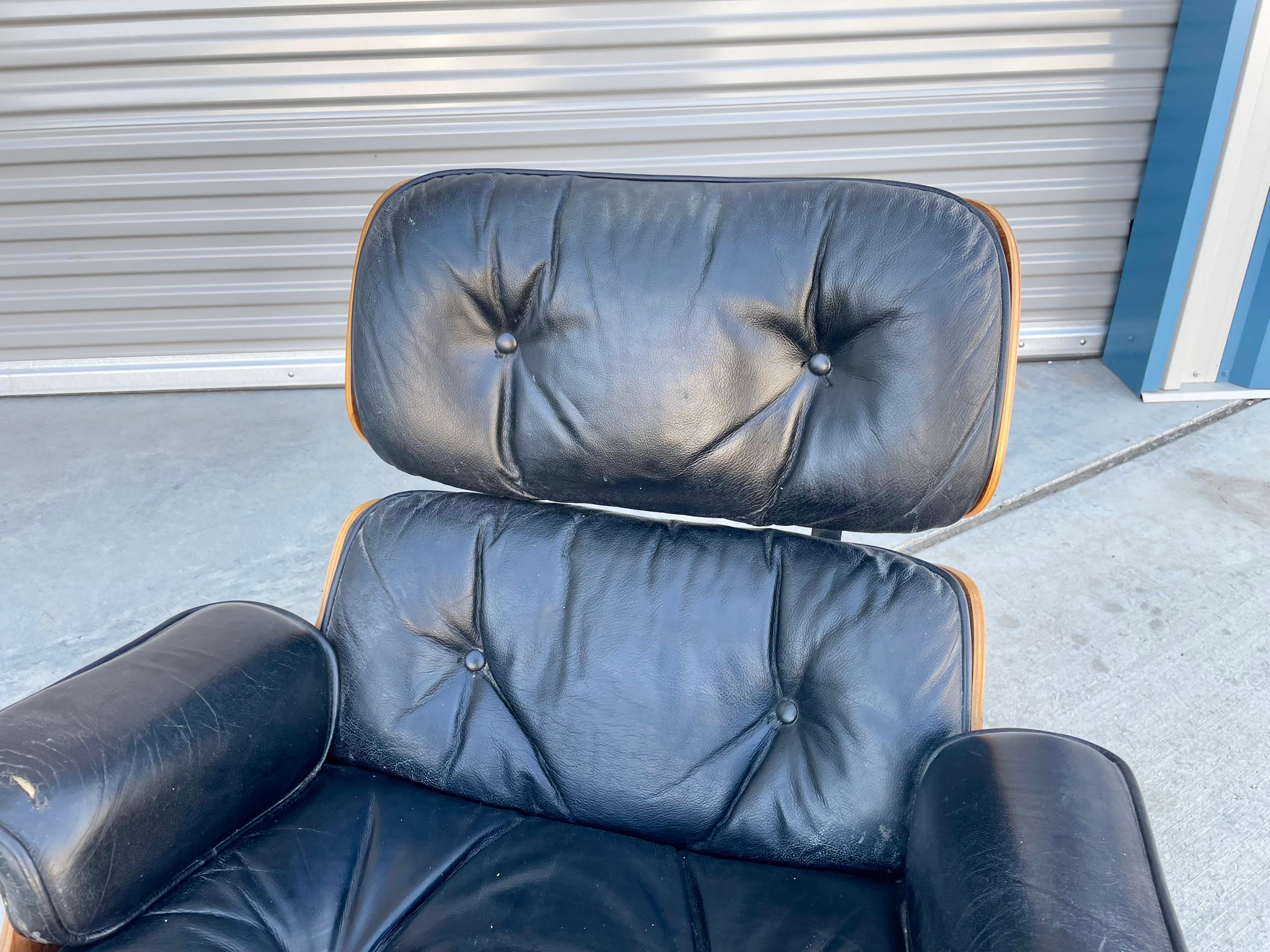 1970s Mid Century Recliner Chair and Ottoman Styled After Herman Miller For Sale 5