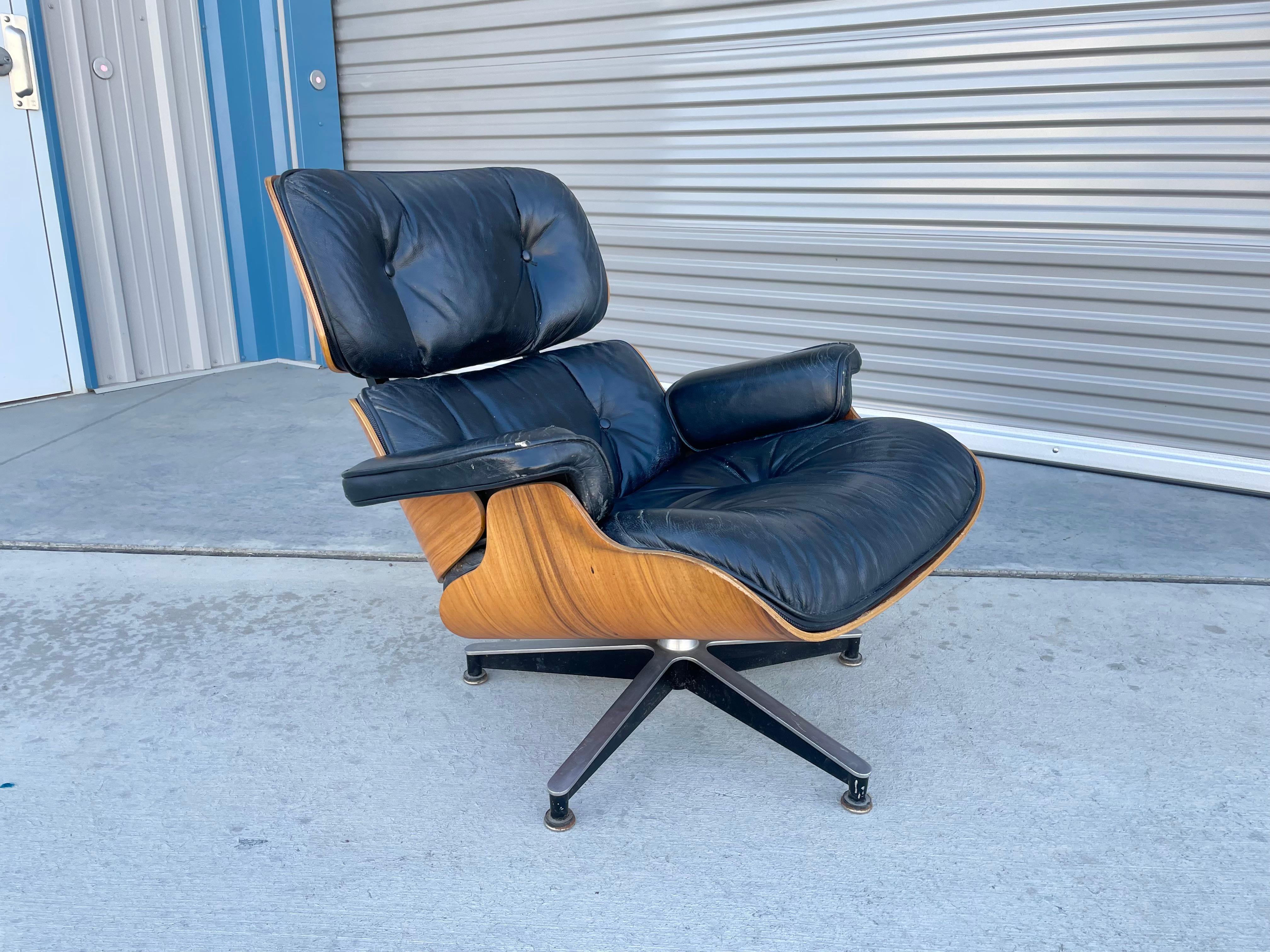 1970s Mid Century Recliner Chair and Ottoman Styled After Herman Miller For Sale 6