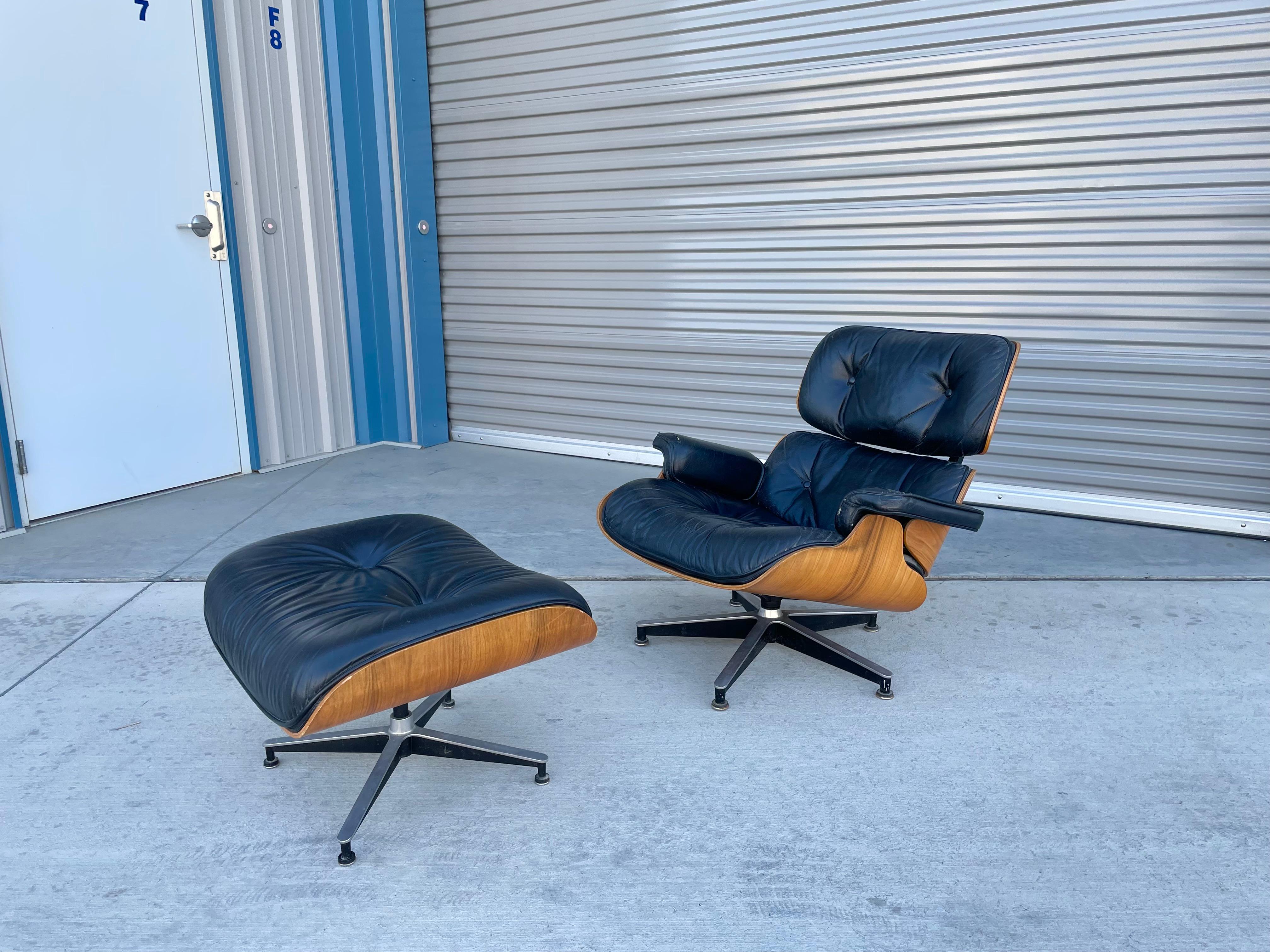 Mid-century chair and ottoman designed and manufactured in the United States circa 1970s. This beautiful chair and ottoman was styled after Herman Miller. This set features a walnut frame with a black leather upholstery, a classic piece that would