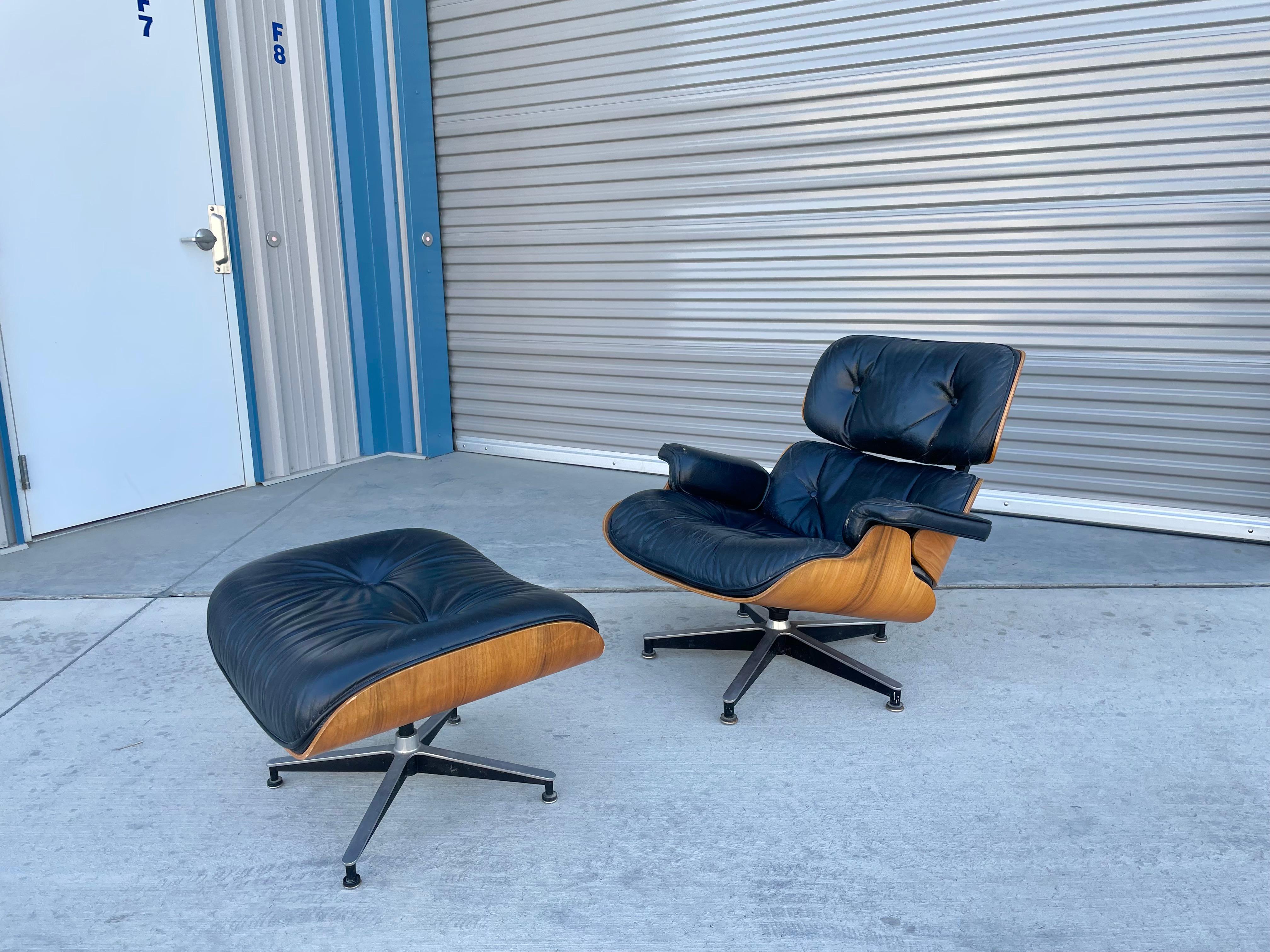Mid-Century Modern 1970s Mid Century Recliner Chair and Ottoman Styled After Herman Miller For Sale