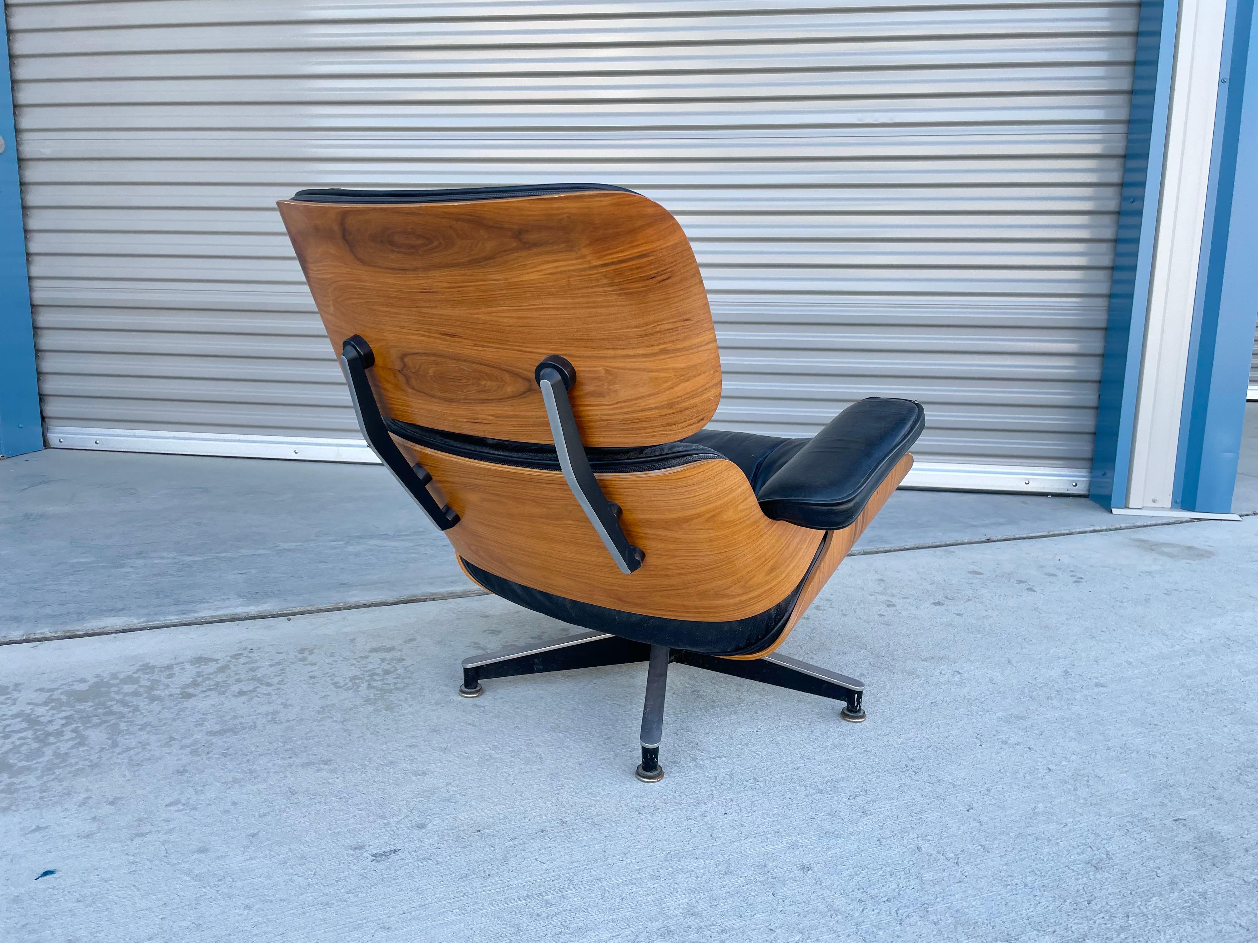 Late 20th Century 1970s Mid Century Recliner Chair and Ottoman Styled After Herman Miller For Sale