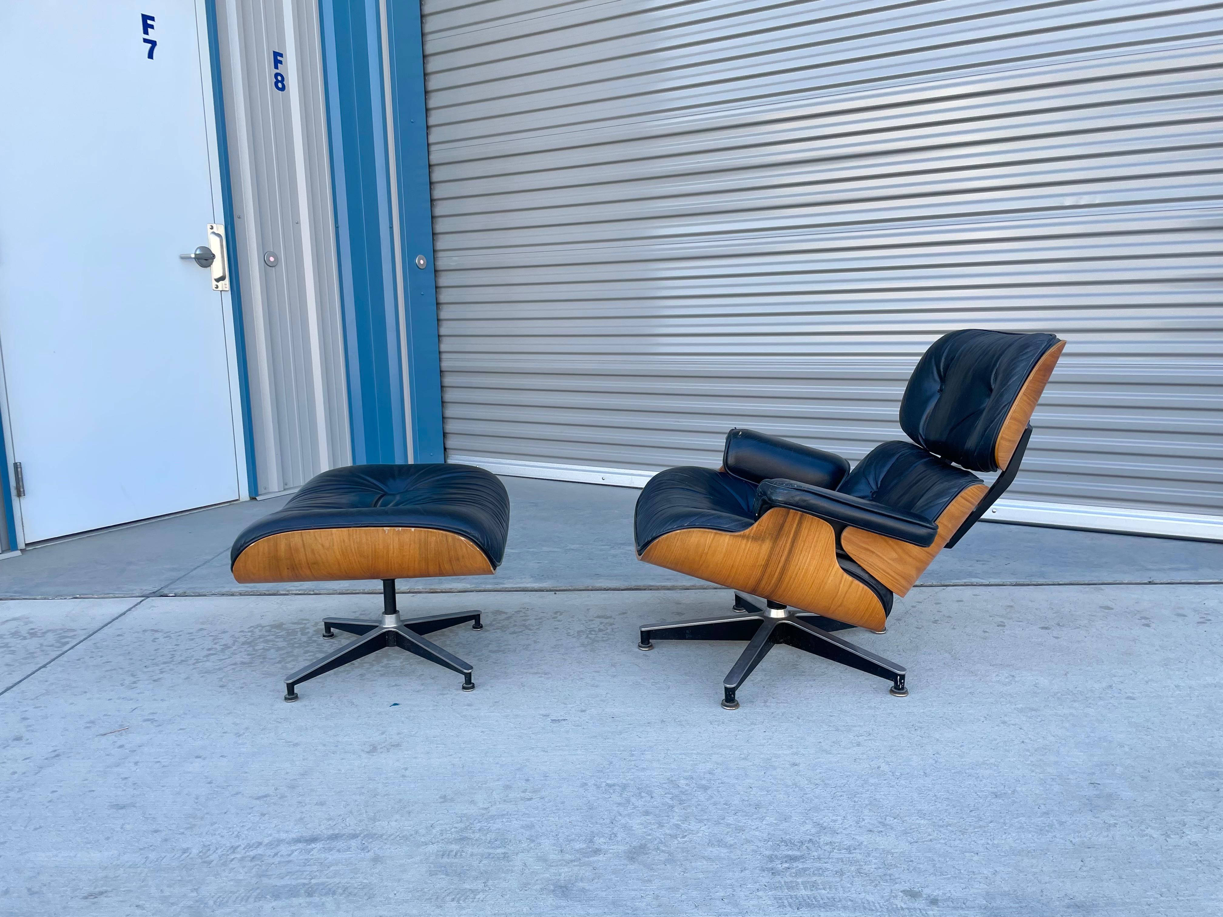 1970s Mid Century Recliner Chair and Ottoman Styled After Herman Miller For Sale 1