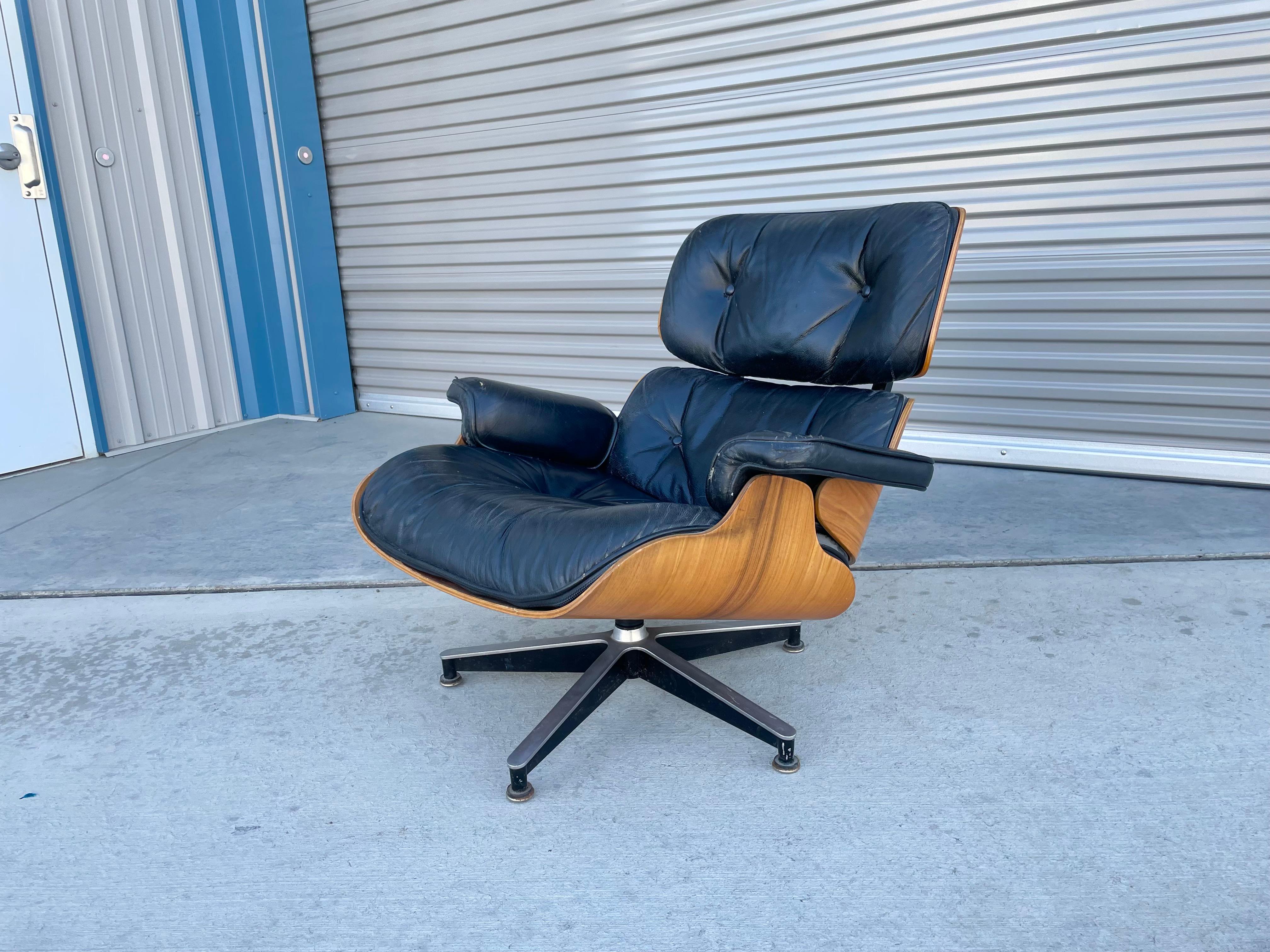 1970s Mid Century Recliner Chair and Ottoman Styled After Herman Miller For Sale 2