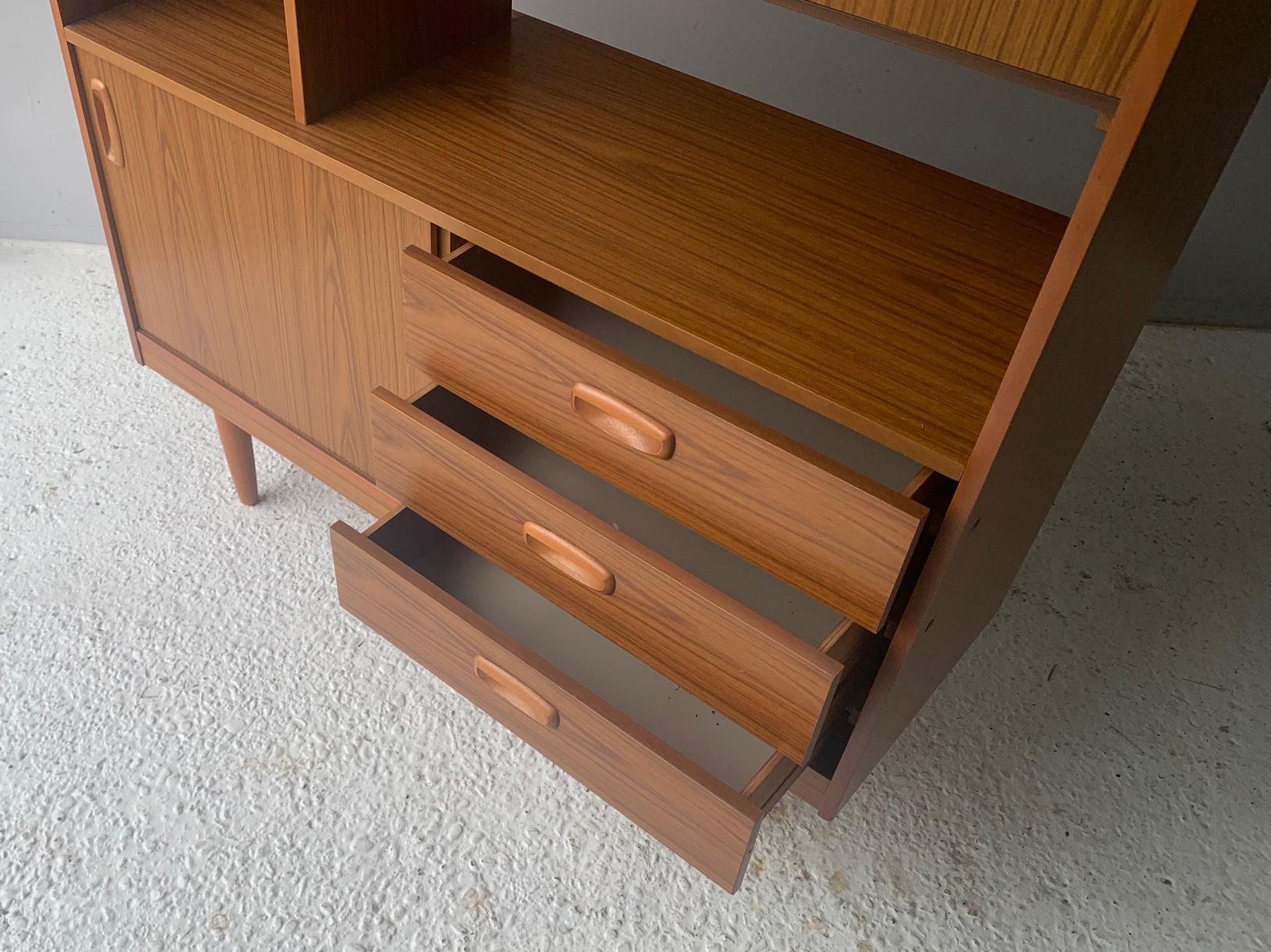 Mid-Century Modern 1970s mid century shelf unit / room divider by Schreiber For Sale