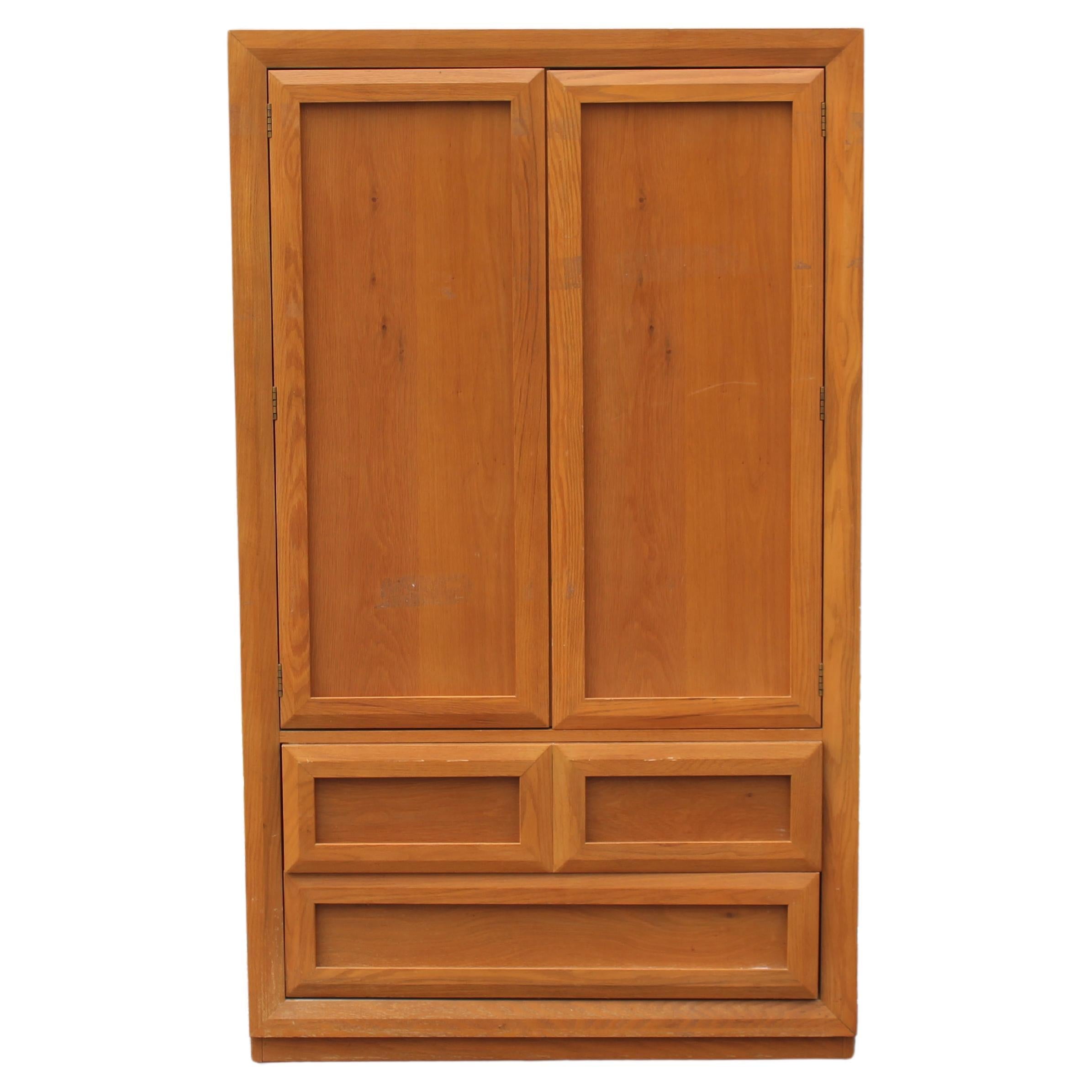 Armoire de rangement Mid Century des années 1970 - Medium Tone Brown par Thomasville en vente