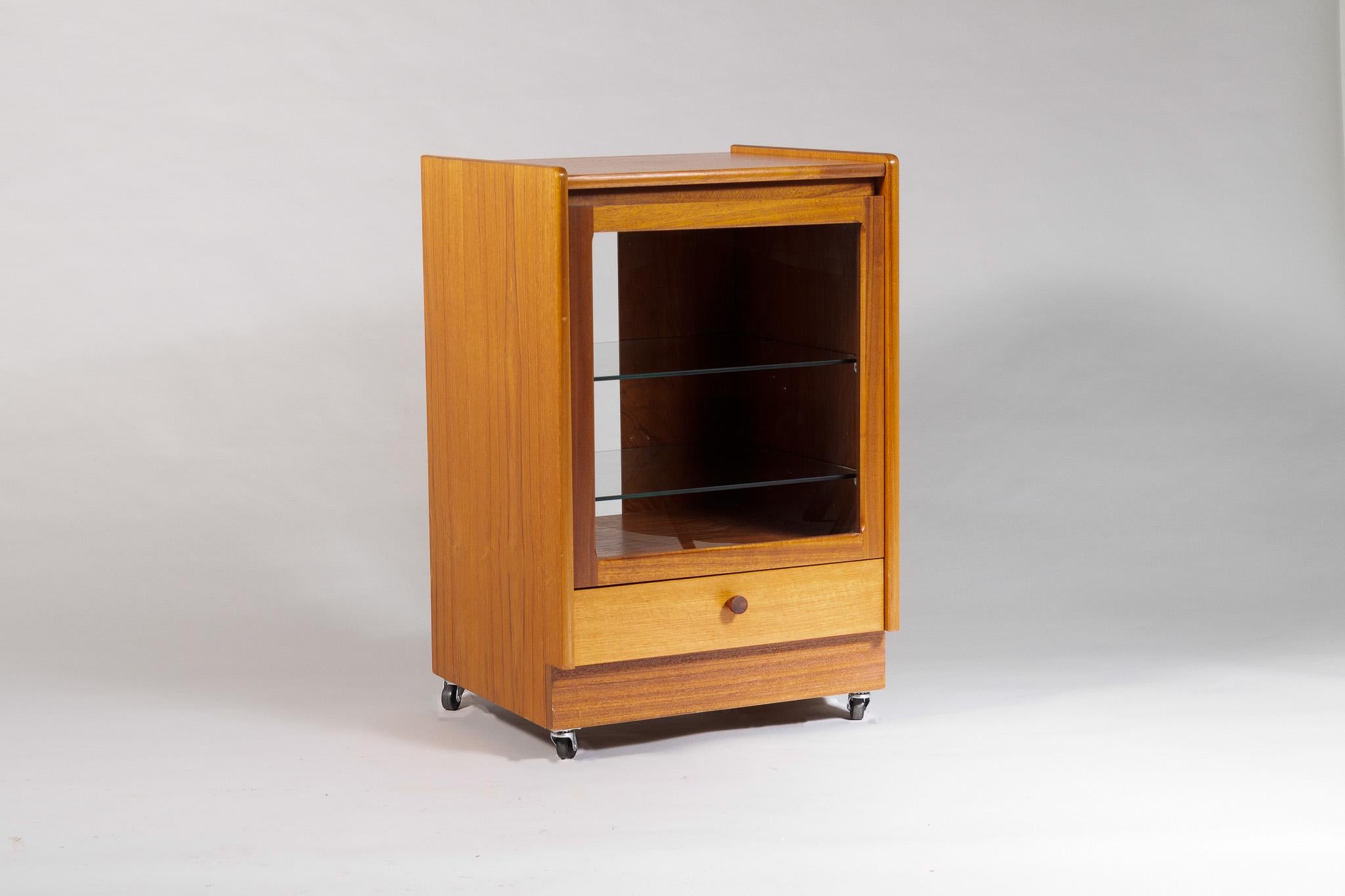 1970s Mid Century Teak HiFi Cabinet Vinyl Record Player Unit by Knoll In Good Condition In Llanbrynmair, GB