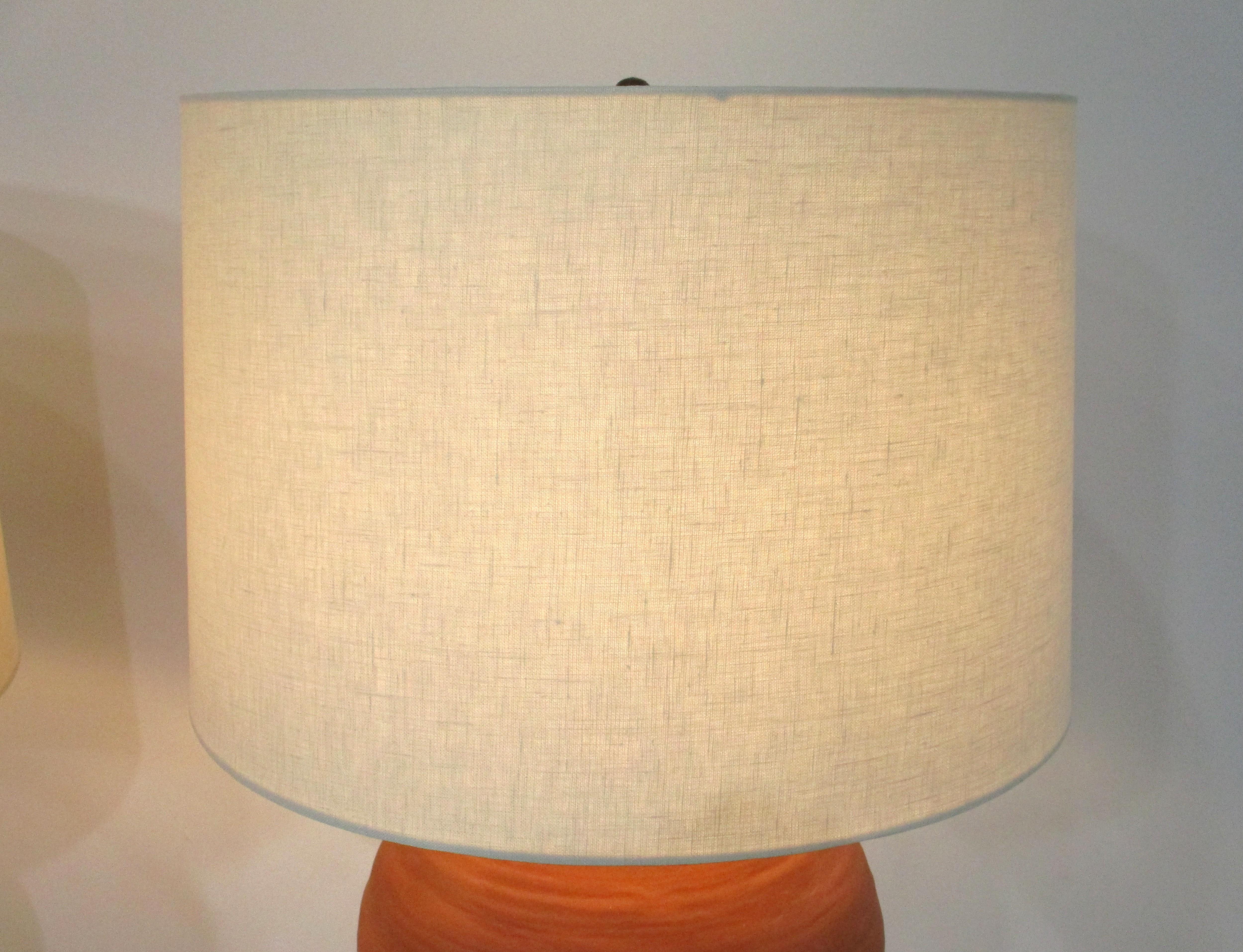 1970's Mid Century Terracotta Keramik Tischlampen (amerikanisch) im Angebot