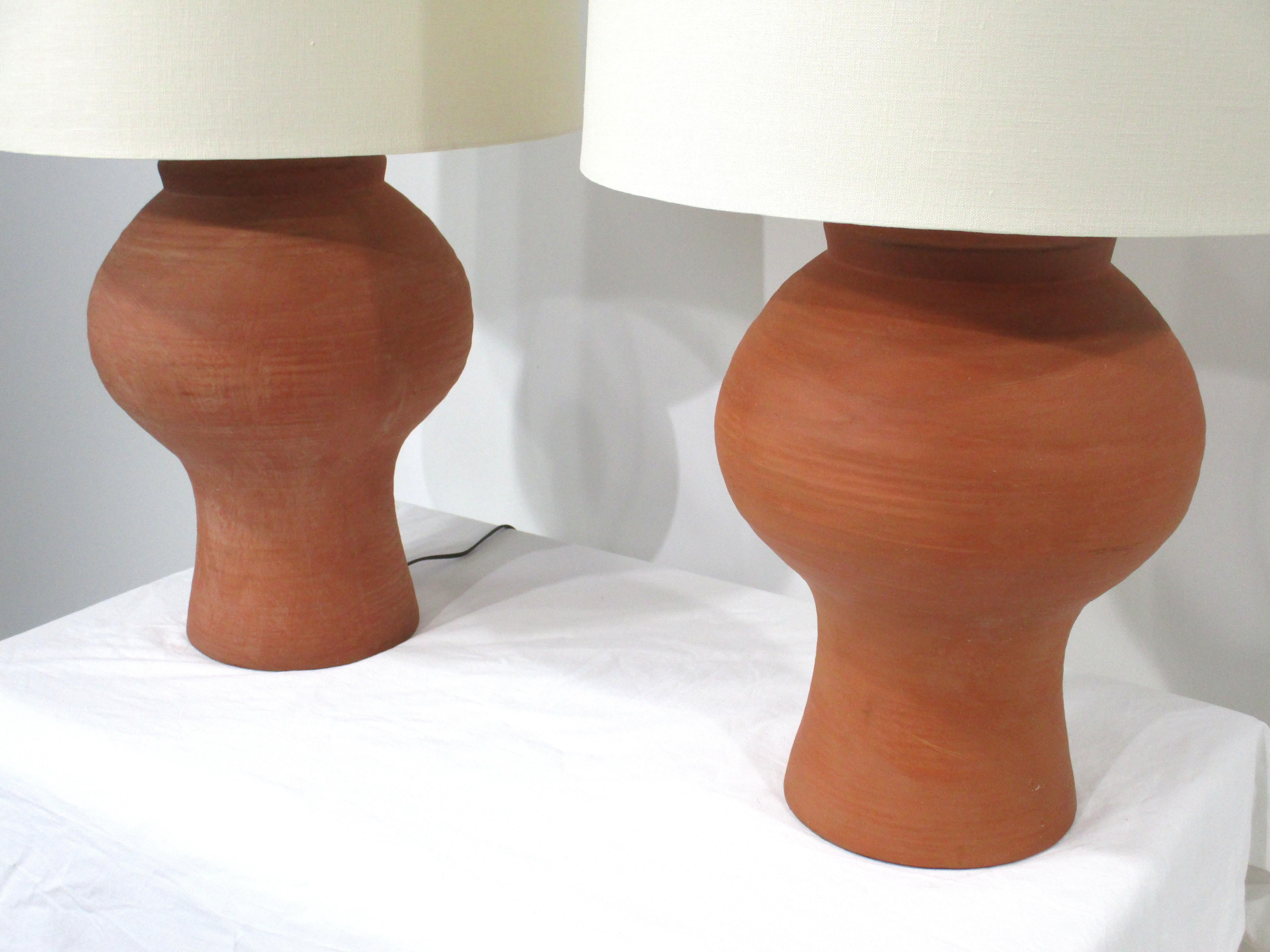 1970's Mid Century Terracotta Keramik Tischlampen (20. Jahrhundert) im Angebot