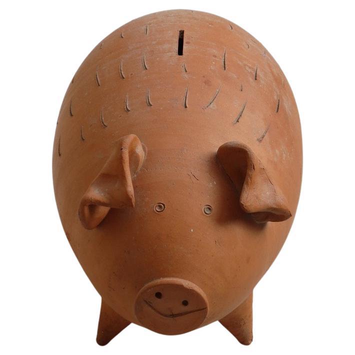 1970er Jahre Mid Century Sehr große Terrakotta Handmade Spardose Schwein im Angebot