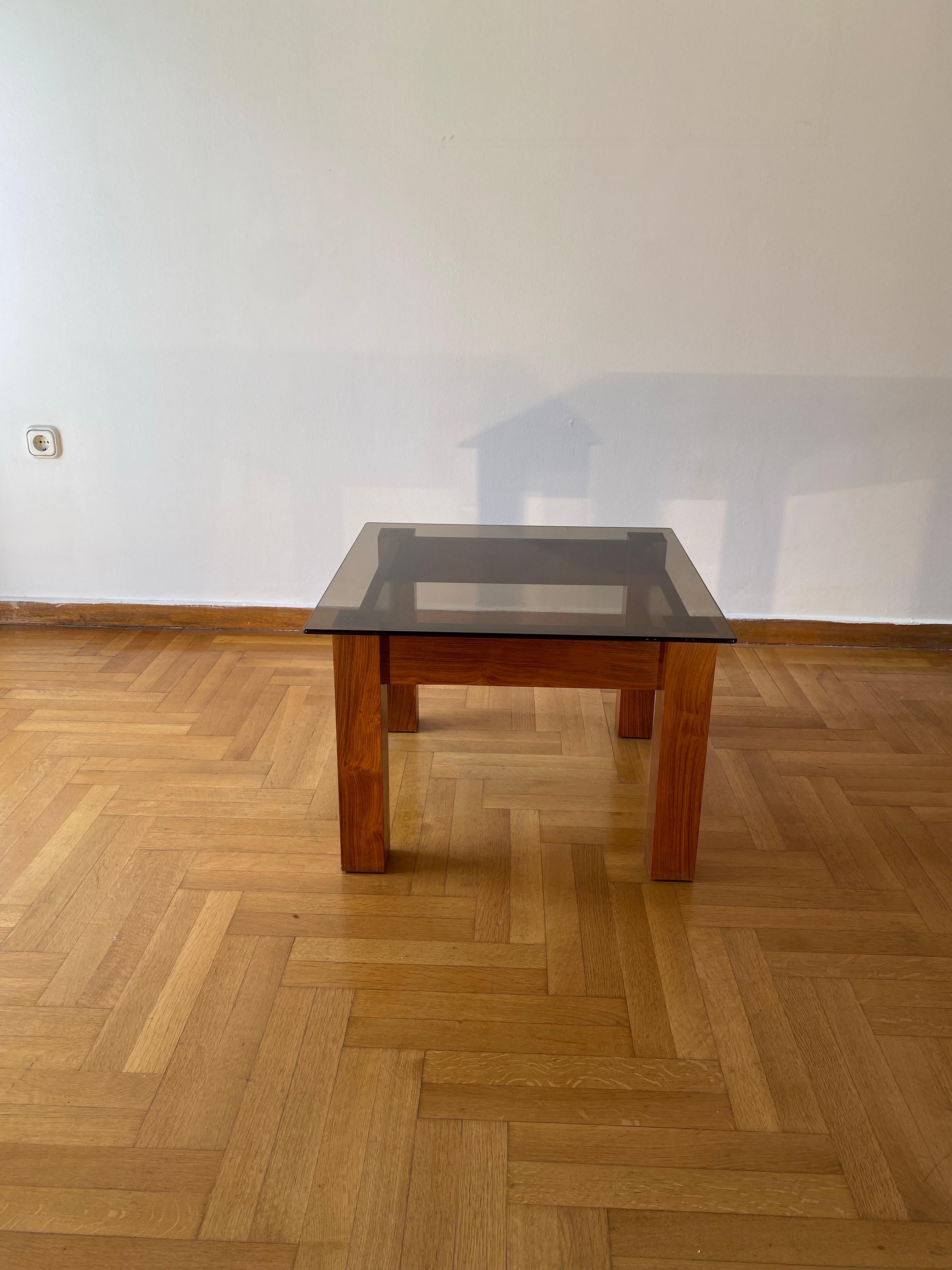 italien 1970 MidCentury Brutalist Smoked Glass Side Table en vente