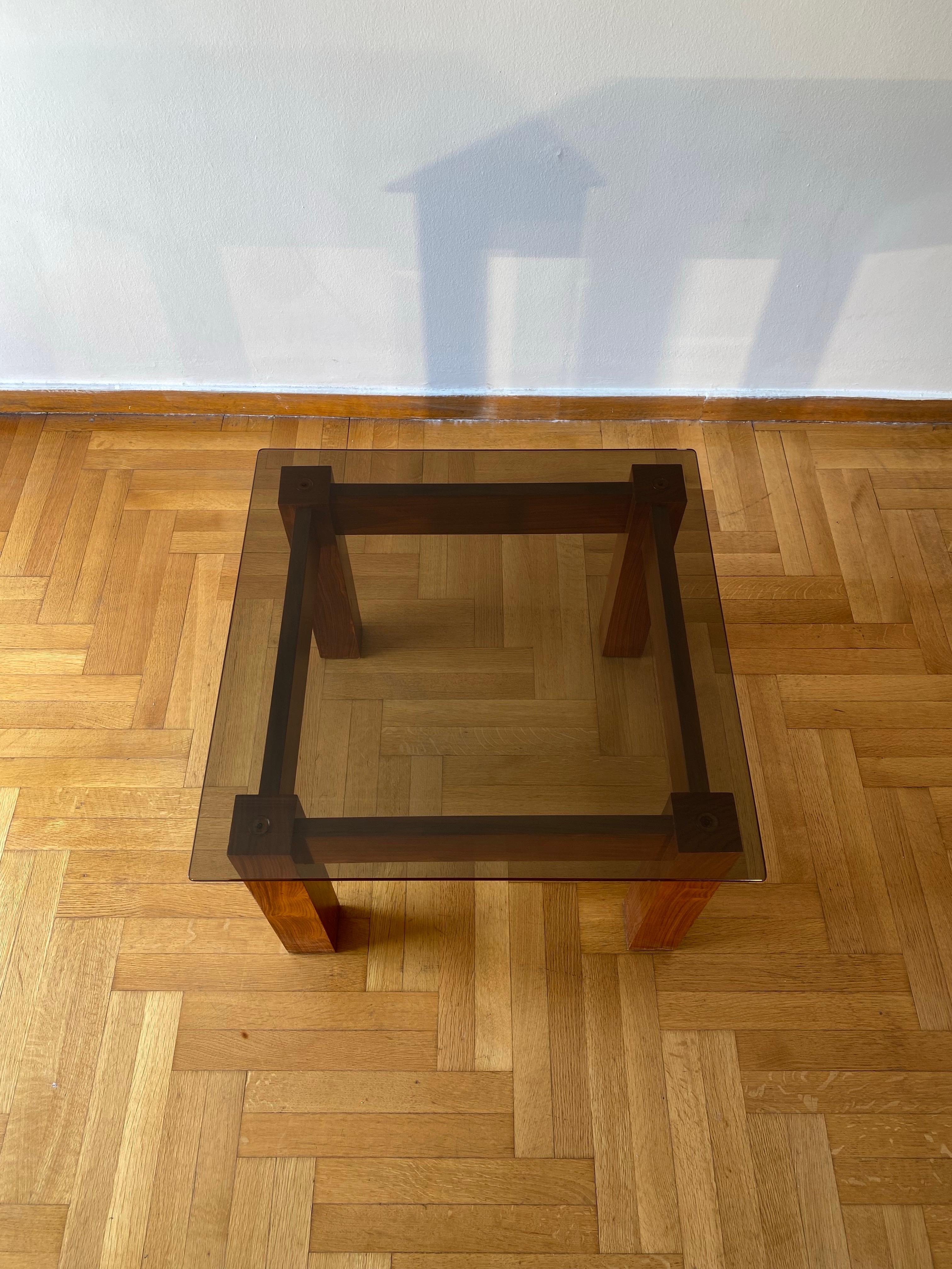 Fin du 20e siècle 1970 MidCentury Brutalist Smoked Glass Side Table en vente