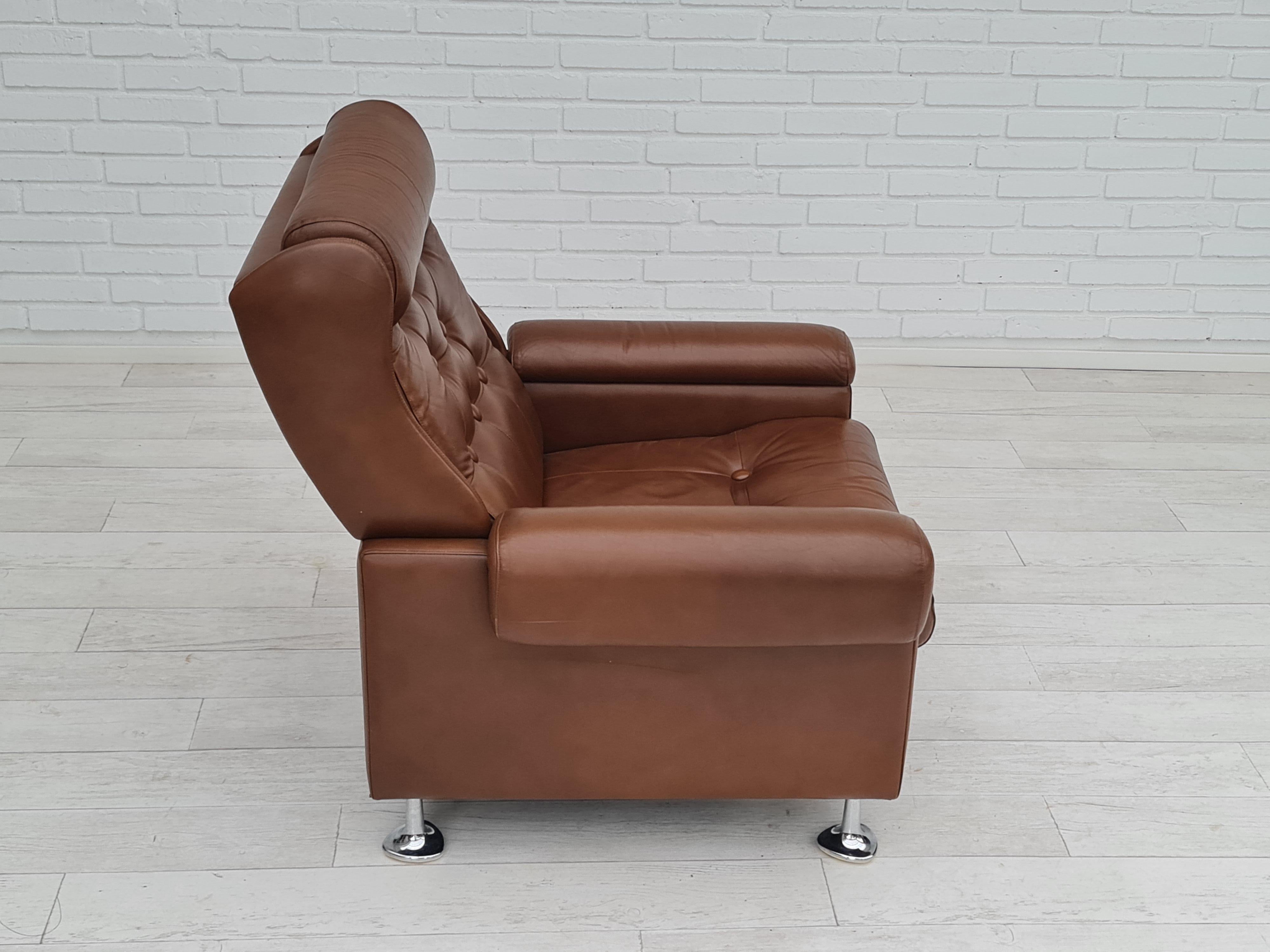 Sillón danés de cuero de mediados de siglo, años 70, estado original en venta 3