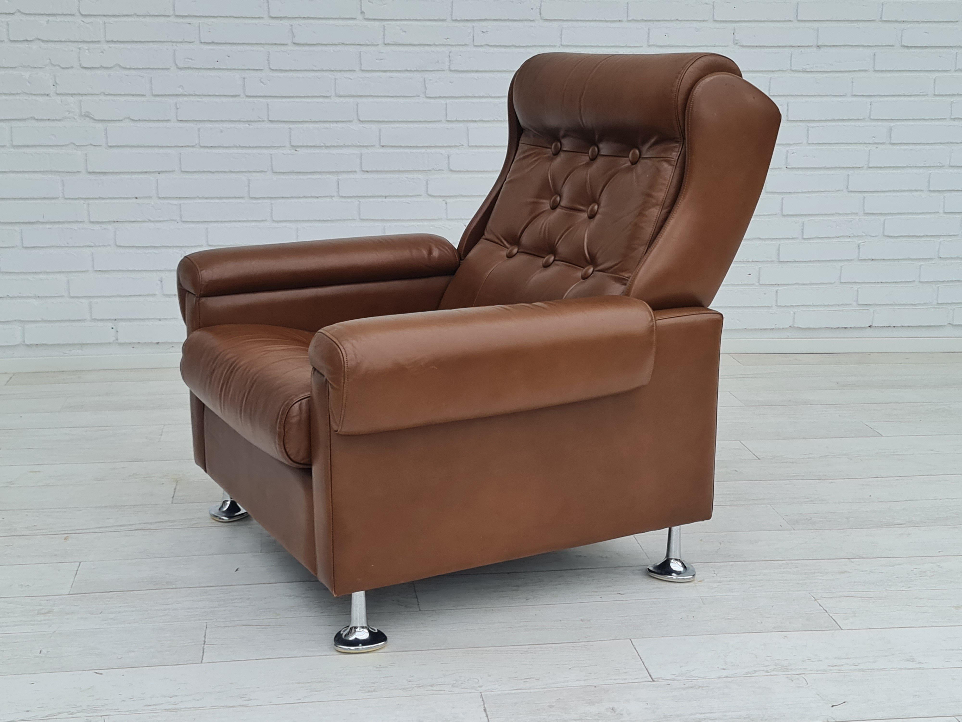 Sillón danés de cuero de mediados de siglo, años 70, estado original en venta 6