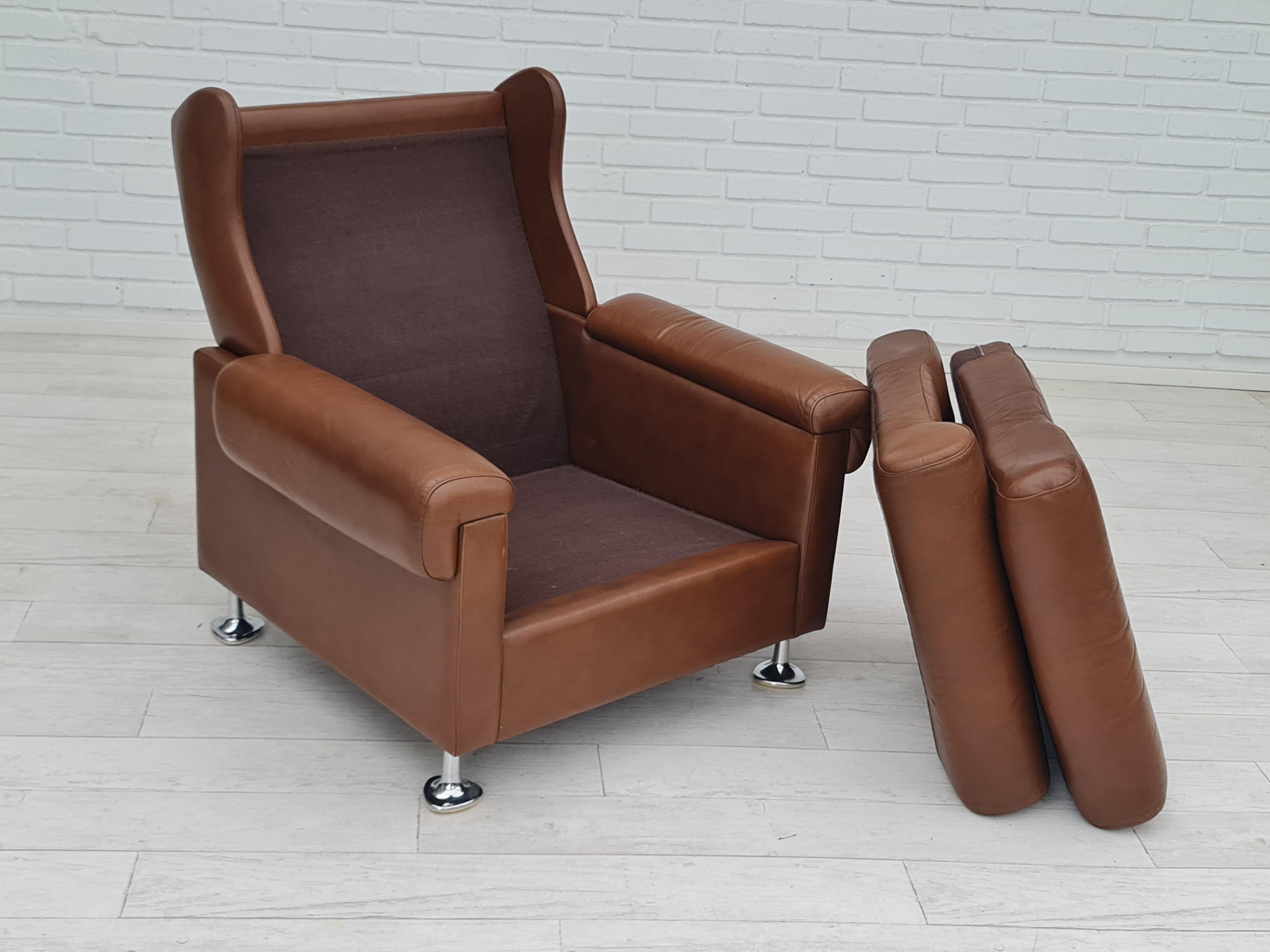 Sillón danés de cuero de mediados de siglo, años 70, estado original en venta 9