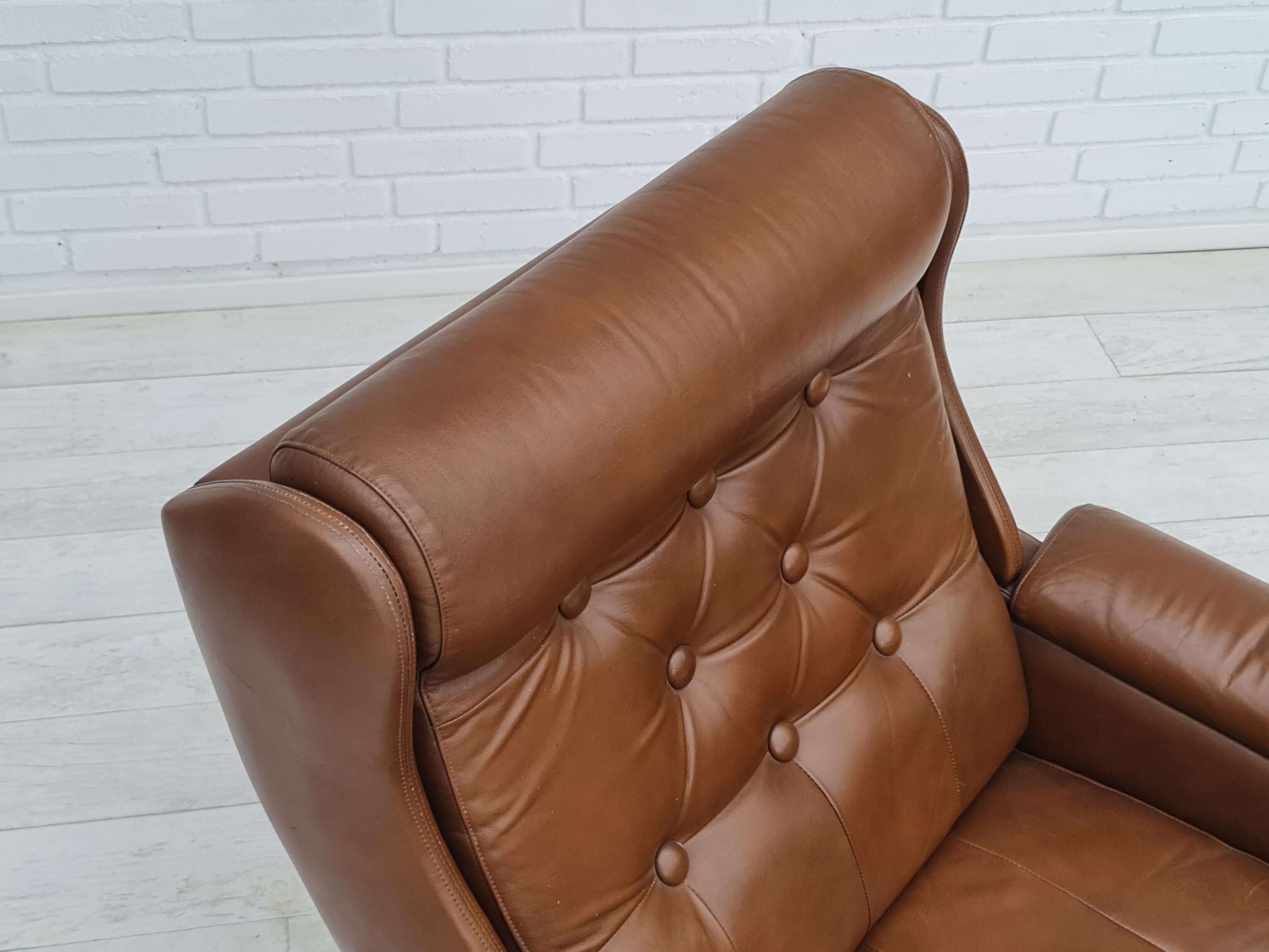 Sillón danés de cuero de mediados de siglo, años 70, estado original Escandinavo moderno en venta