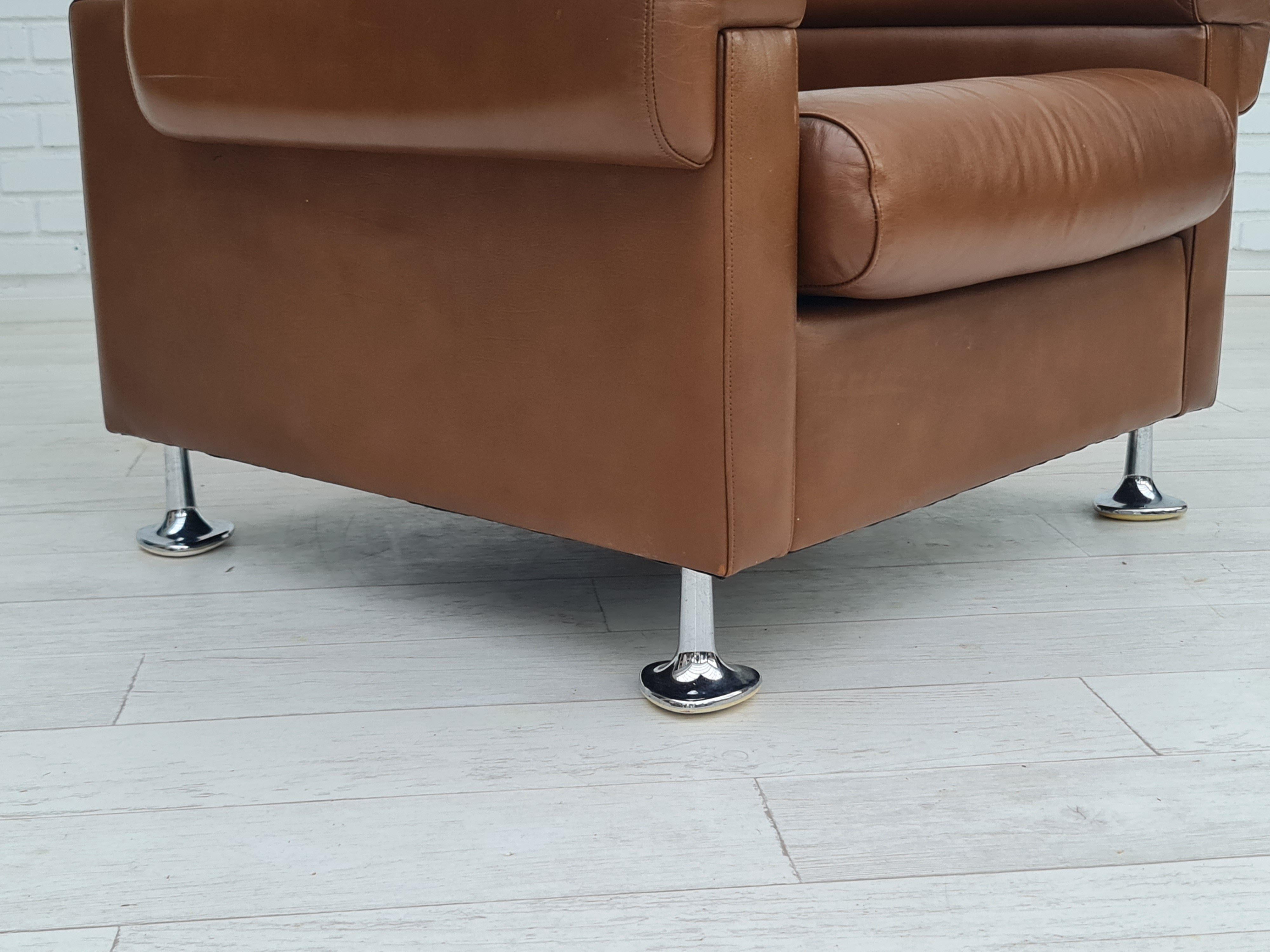 Sillón danés de cuero de mediados de siglo, años 70, estado original en venta 2
