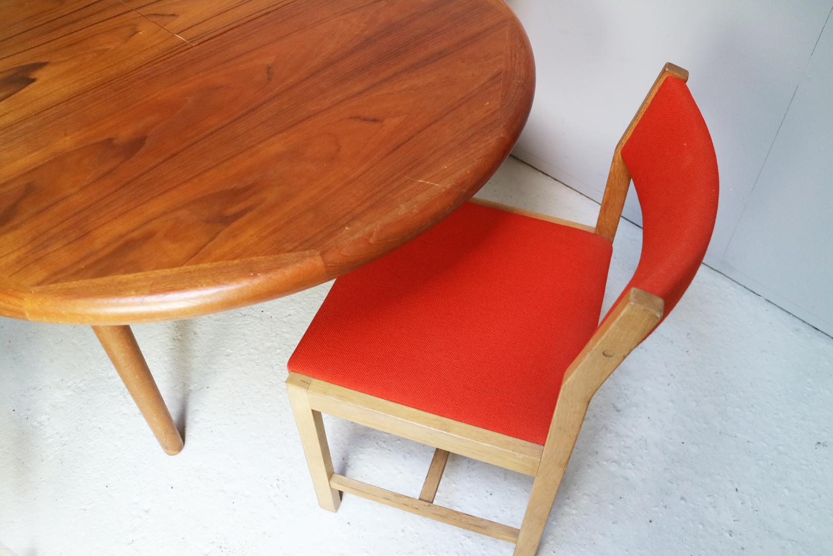 Mid-Century Modern 1970s Midcentury Danish Table and 4 Danish Børge Mogensen Dining Chairs For Sale