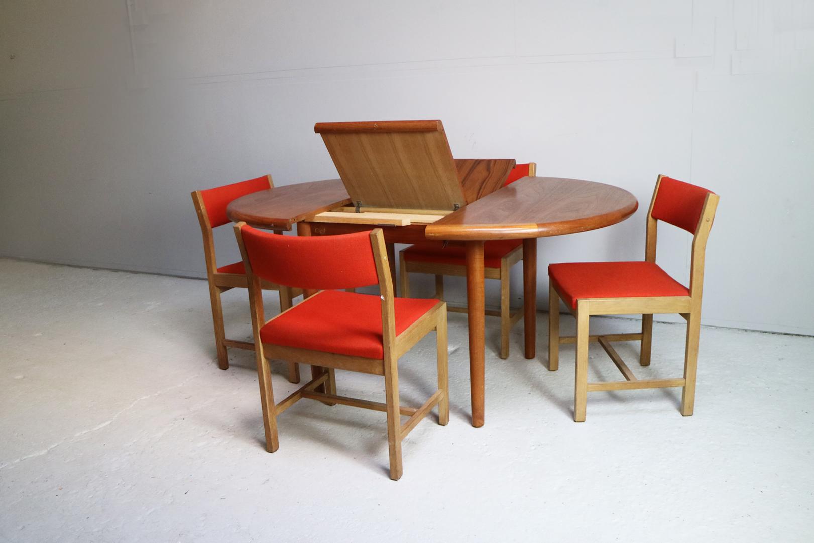 1970s Midcentury Danish Table and 4 Danish Børge Mogensen Dining Chairs In Good Condition For Sale In London, GB