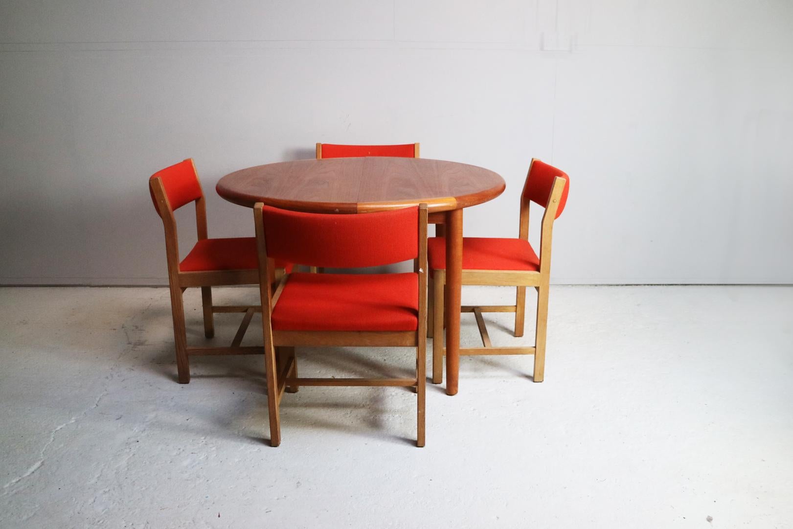 1970s Midcentury Danish Table and 4 Danish Børge Mogensen Dining Chairs For Sale 1