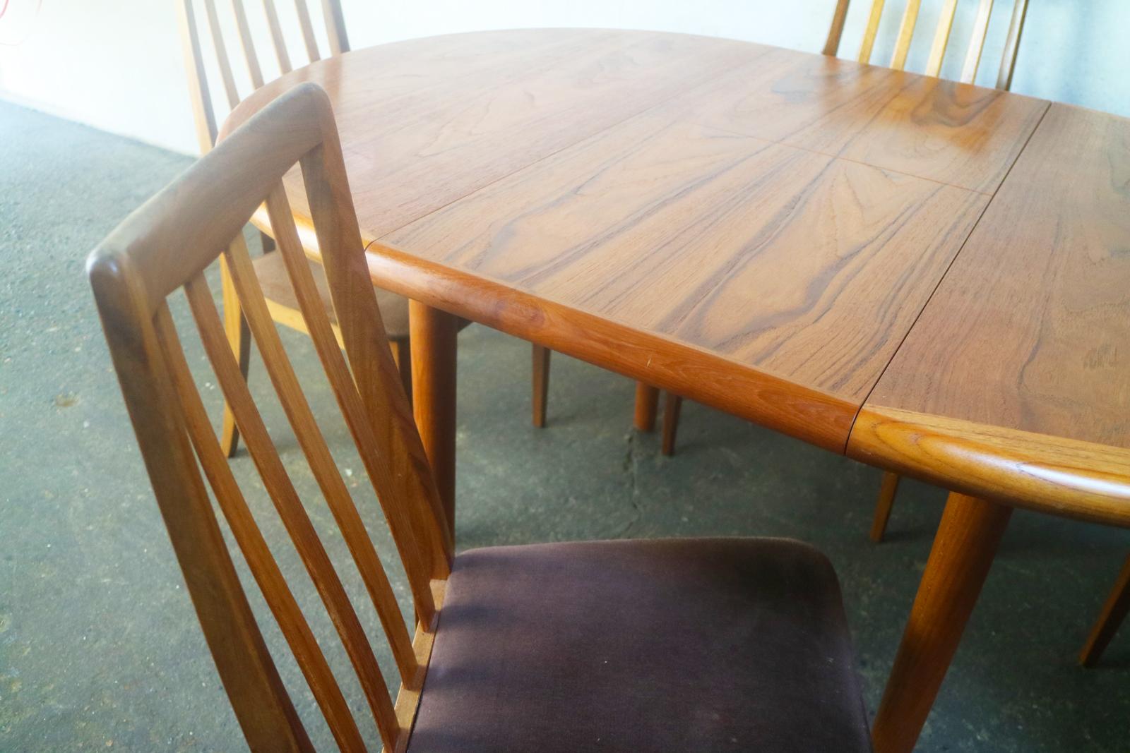 Mid-Century Modern 1970s Midcentury Danish Table and Total of Six G Plan Dining Chairs For Sale